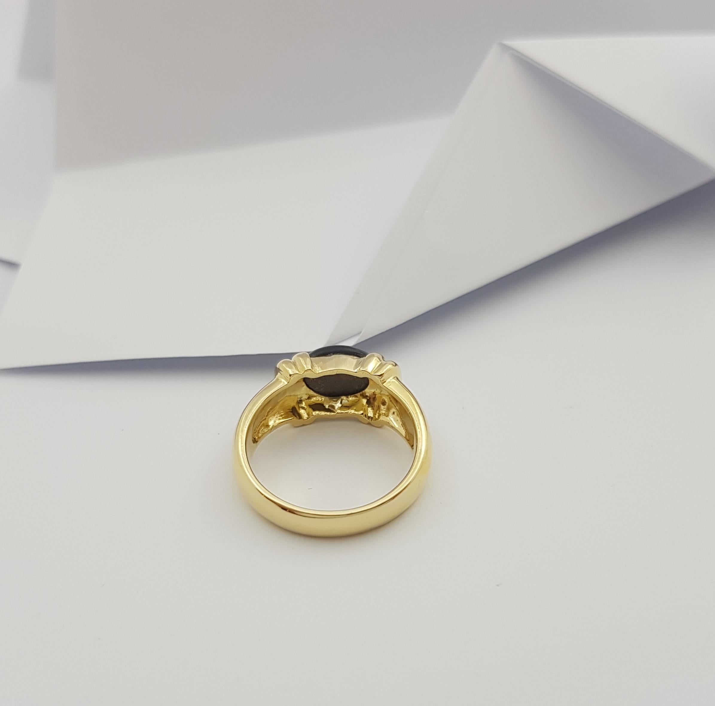 Black Star Sapphire Ring Set in 18 Karat Gold Settings For Sale 8