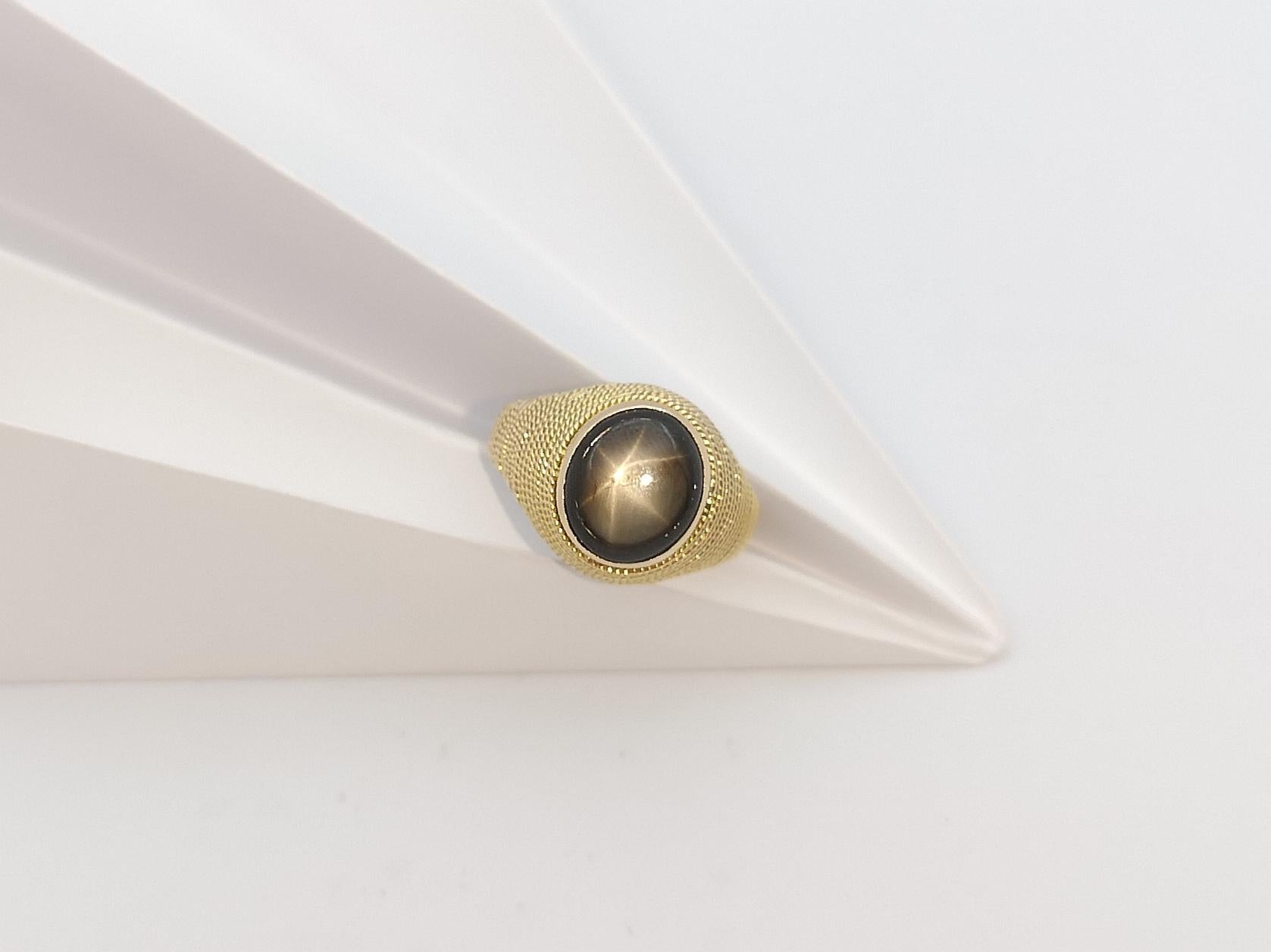 Schwarzer Stern-Saphir-Ring in 18 Karat Goldfassung im Angebot 2