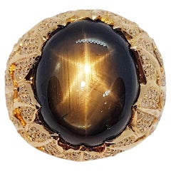 Bague en or rose 18 carats sertie d'un saphir étoilé noir et de diamants bruns