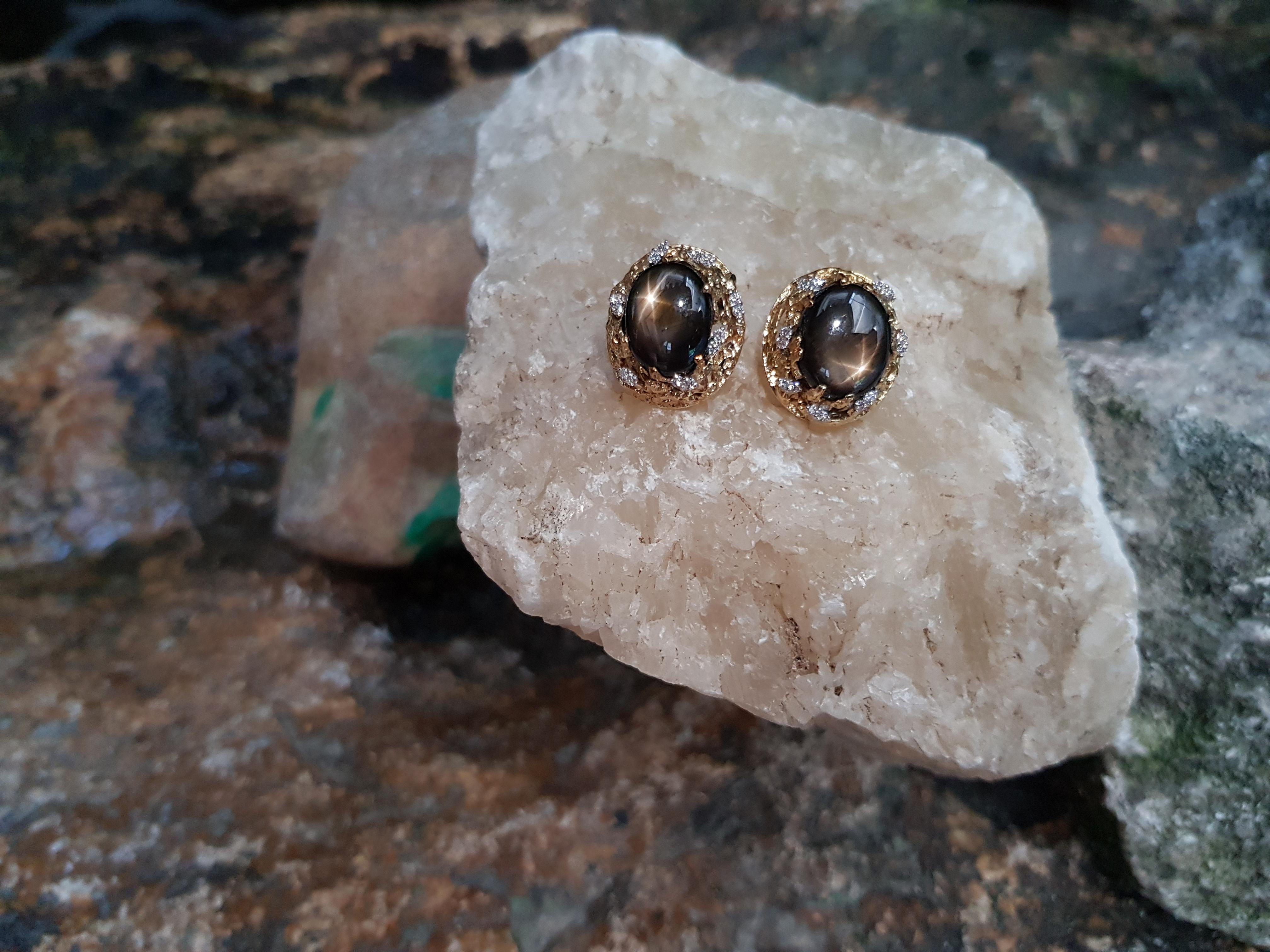 Schwarzer Sternsaphir mit Diamant  Ohrringe in 18 Karat Goldfassung (Zeitgenössisch) im Angebot