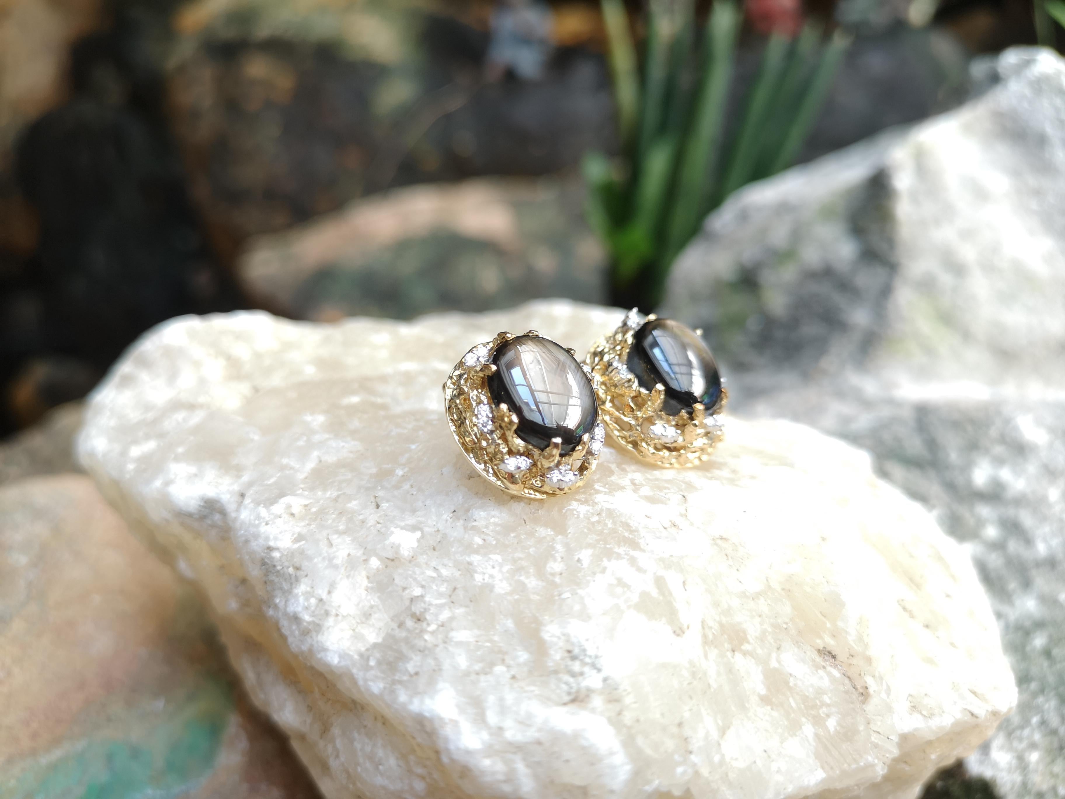 Black Star Sapphire with Diamond  Earrings set in 18 Karat Gold Settings In New Condition For Sale In Bangkok, TH