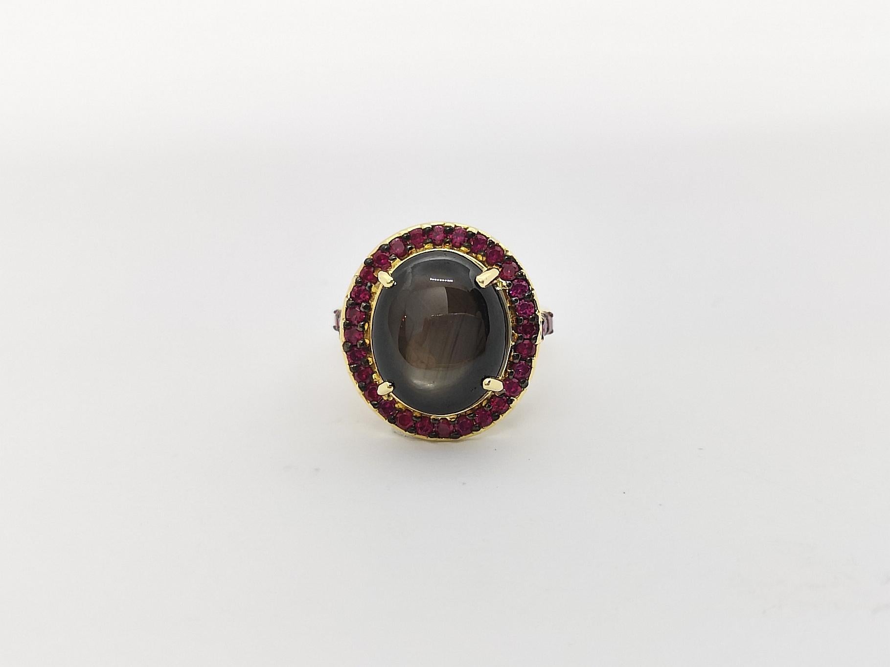 Black Star Sapphire with Ruby Ring Set in 18k Gold Settings For Sale 1