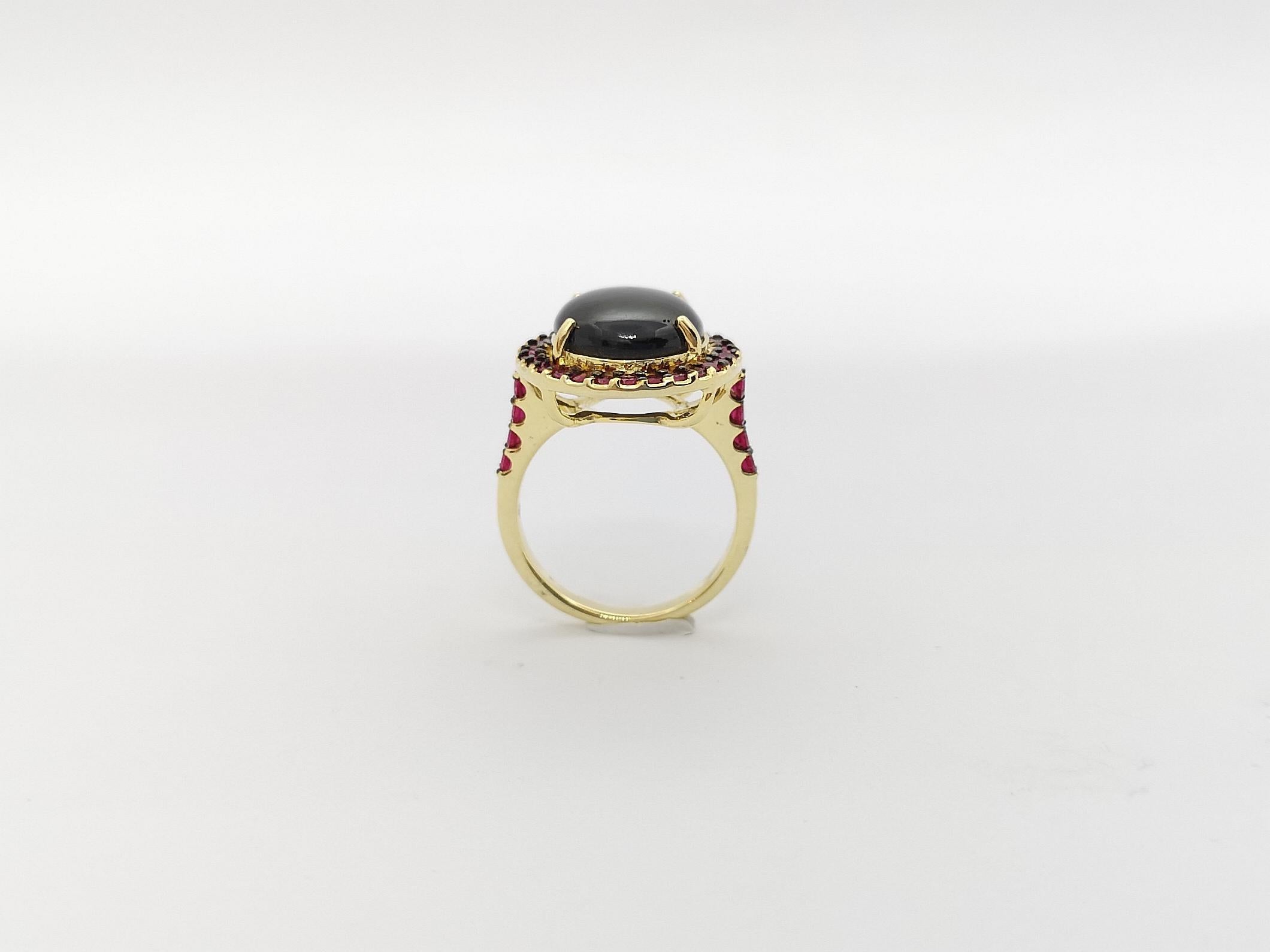 Black Star Sapphire with Ruby Ring Set in 18k Gold Settings For Sale 4