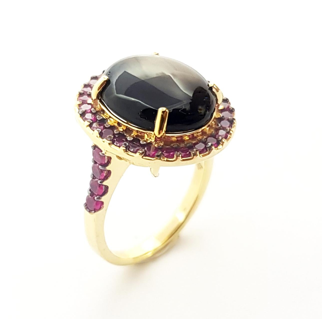 Black Star Sapphire with Ruby Ring Set in 18k Gold Settings For Sale 5