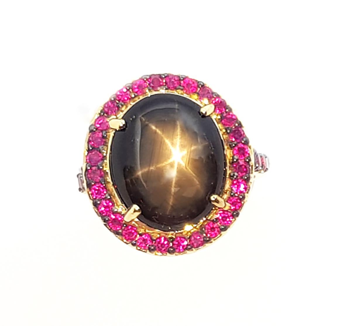 Black Star Sapphire with Ruby Ring Set in 18k Gold Settings For Sale 7