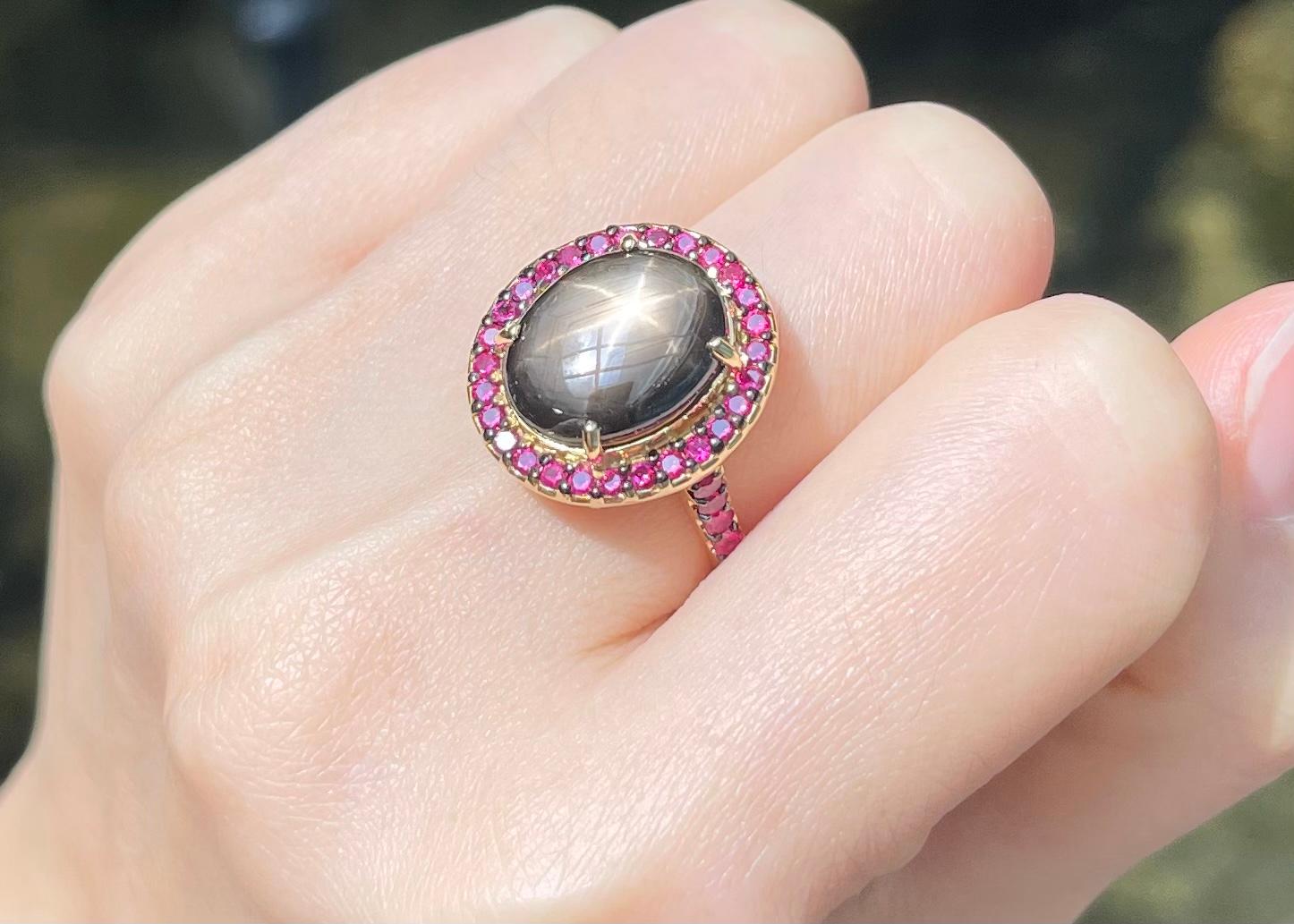 Black Star Sapphire 7.23 carats with Ruby 0.82 carat Ring set in 18K Gold Settings 

Width:  1.7 cm 
Length: 1.9 cm
Ring Size: 52
Total Weight: 7.94 grams

