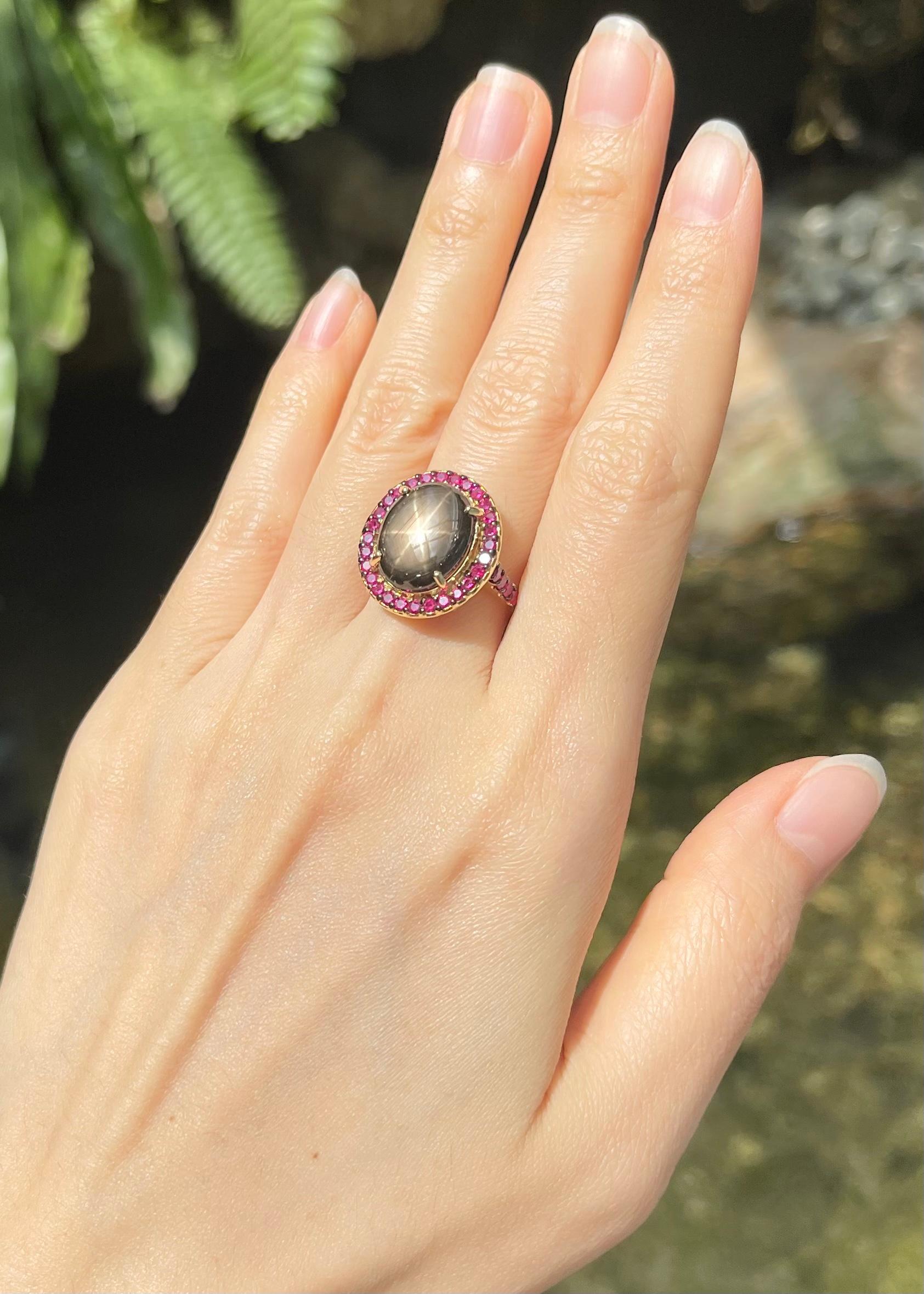 Contemporary Black Star Sapphire with Ruby Ring Set in 18k Gold Settings For Sale