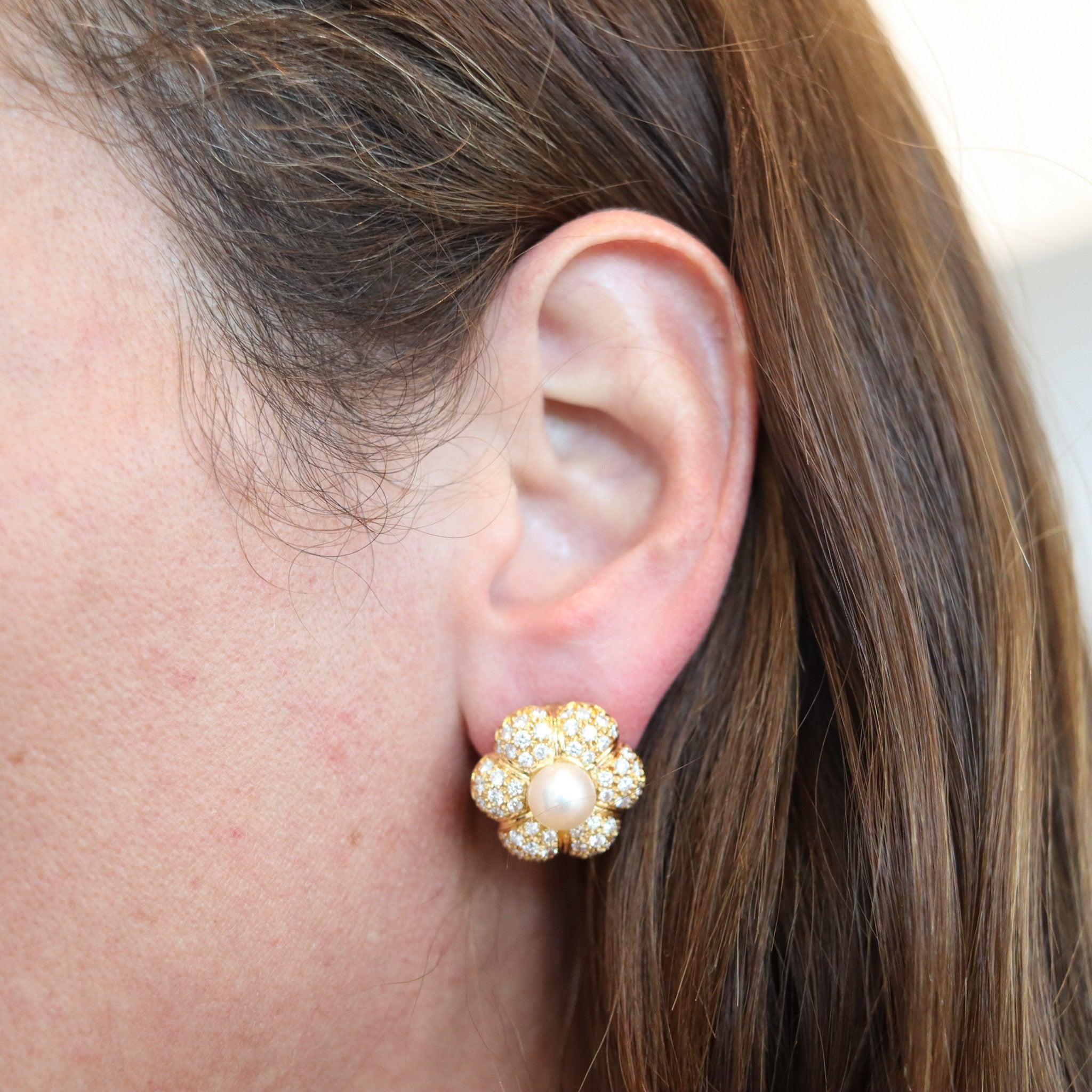 Donna Black, Starr & Frost Orecchini a clip in oro 18Kt Perle e 3,26 Cwt. In diamanti in vendita