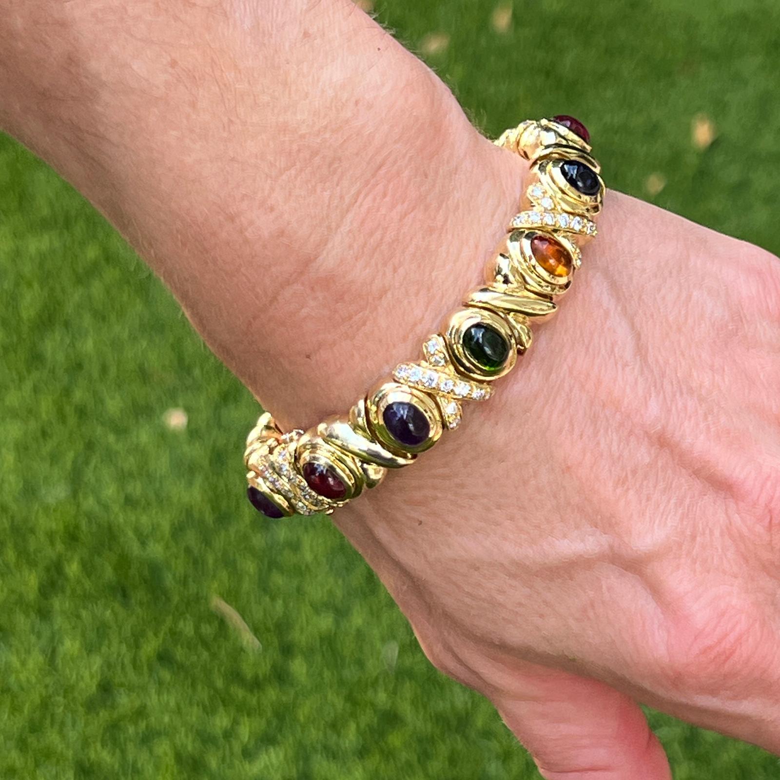 Wunderschönes Armband mit Diamanten und bunten Edelsteinen von den amerikanischen Schmuckdesignern Black, Starr & Frost. Auf dem Gliederarmband sind 74 runde Diamanten im Brillantschliff in X-Stationen mit einem Gesamtgewicht von etwa 3,00 Karat