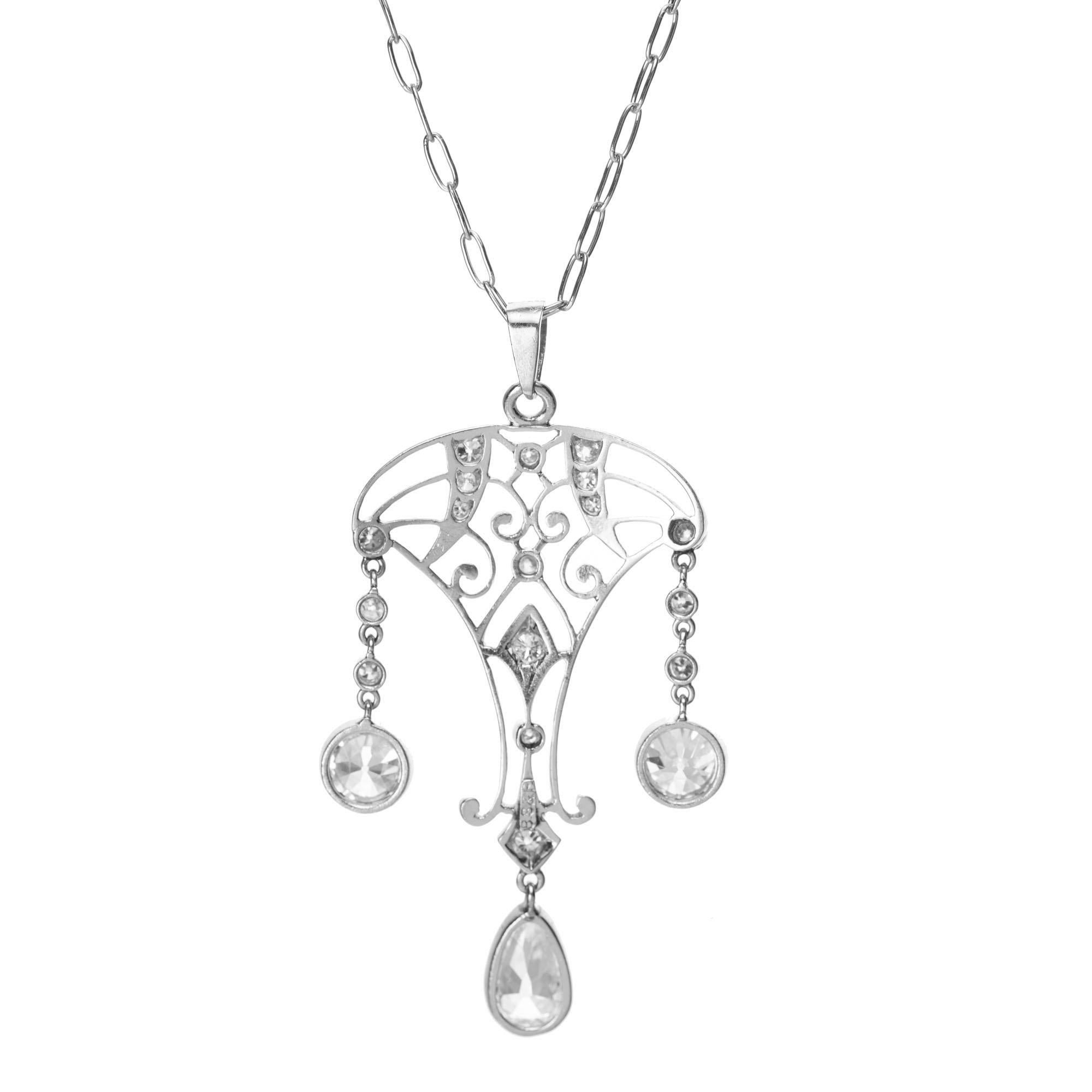 Schwarzer Starr & Frost Edwardianischer birnenförmiger Diamant-Platin-Anhänger-Halskette (Tropfenschliff) im Angebot