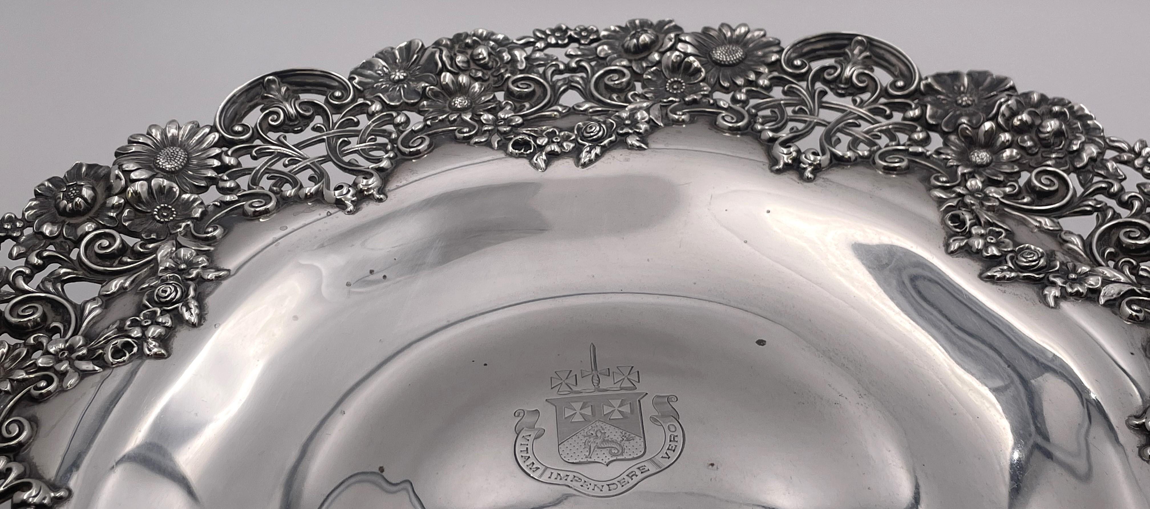Black, Starr & Frost Tazza/ cake stand de plata de ley de estilo Art Nouveau Silver en venta