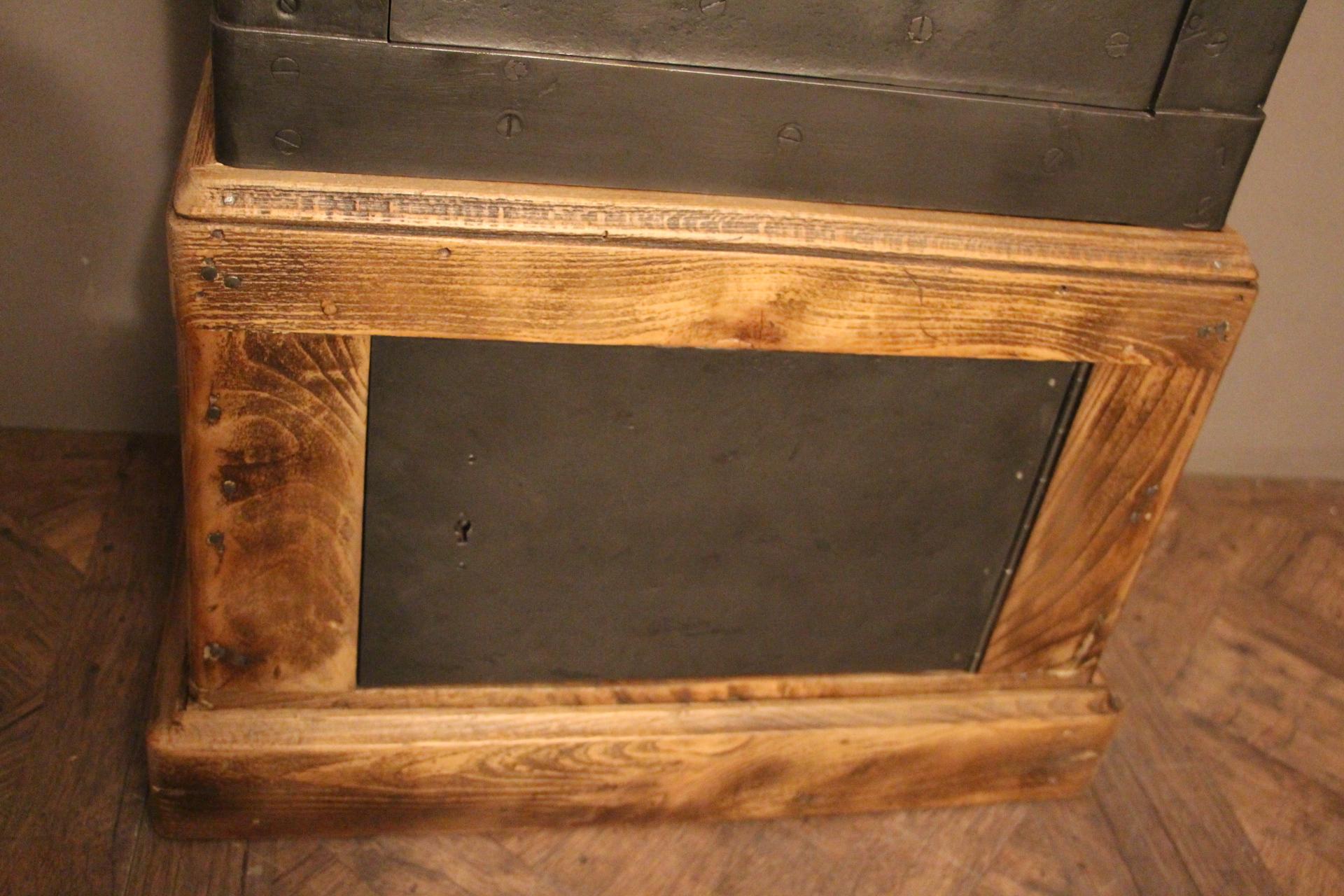 Black Steel and Wood French Antique Safe, Black Drink Cabinet, Cocktail Cabinet In Good Condition In Saint-Ouen, FR