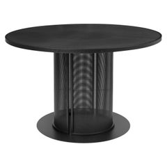 Mesa de comedor Bahaus de acero negro de Kristina Dam Studio