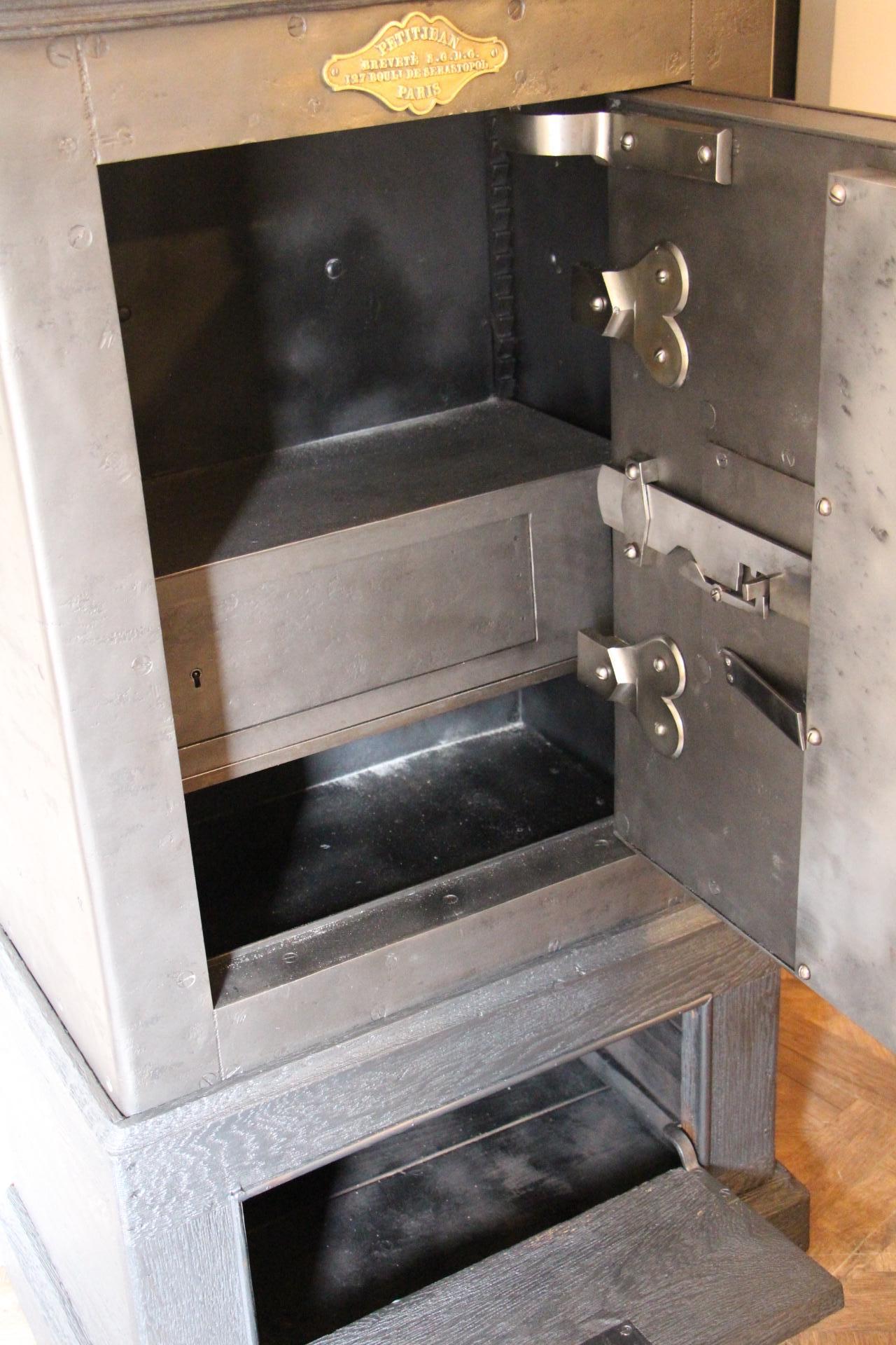 Coffre-fort en acier noir, fer et bois avec clés par Petitjean Paris, meuble à boissons 1