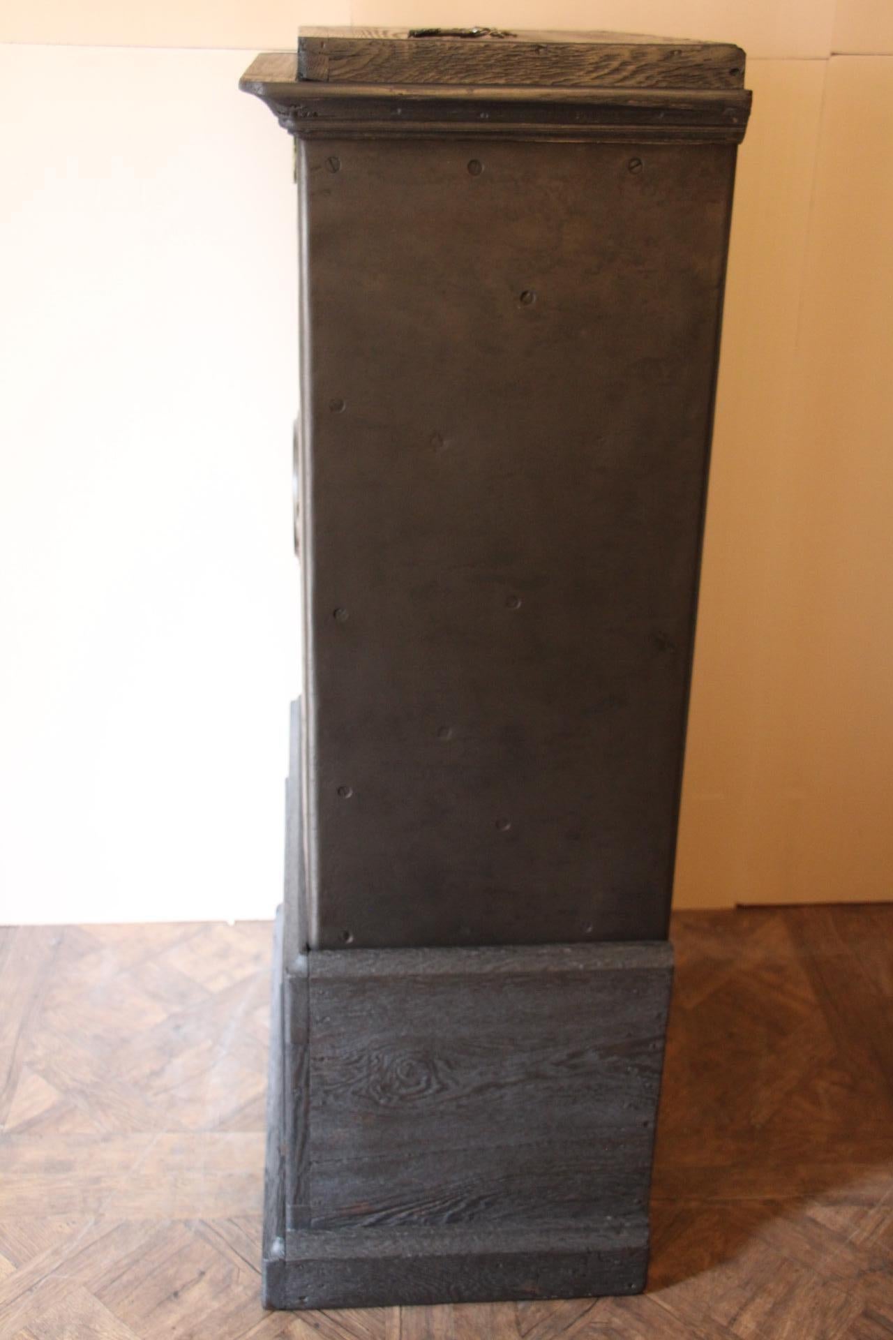 Coffre-fort en acier noir, fer et bois avec clés par Petitjean Paris, meuble à boissons 3