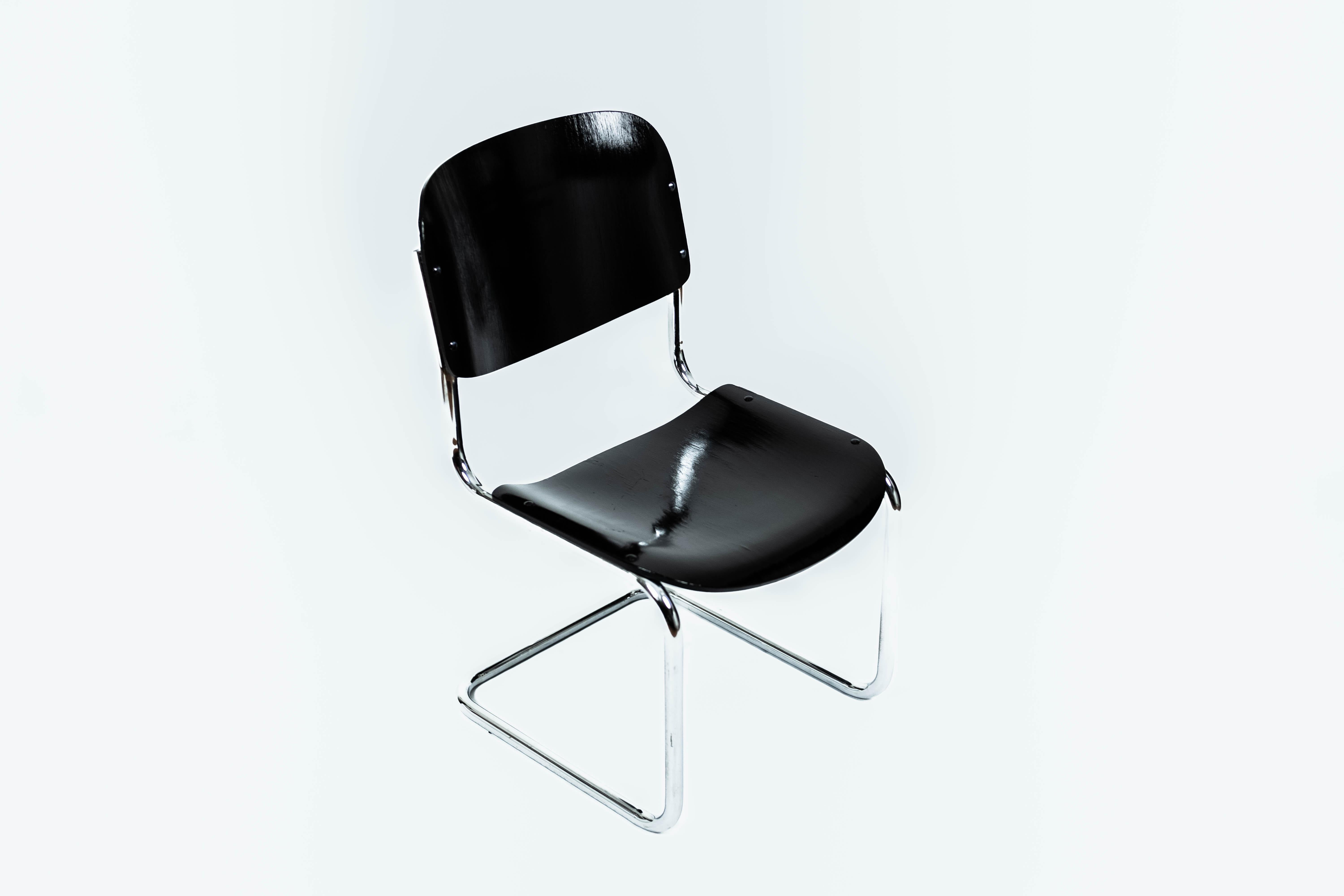Black Steelpipe Chair in Bauhaus-Style (Vienna, 1970) In Good Condition For Sale In Wien, AT