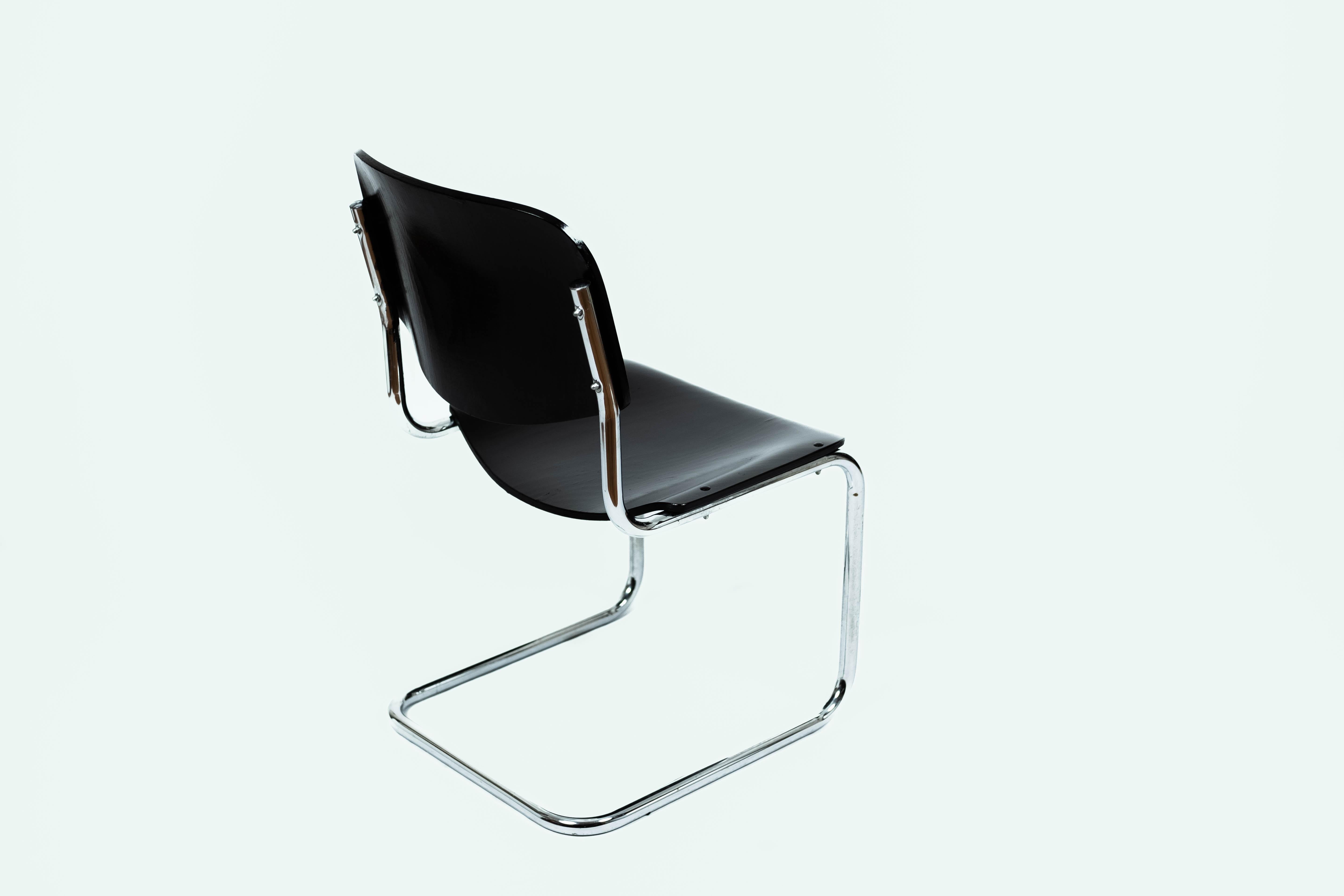 Black Steelpipe Chair in Bauhaus-Style (Vienna, 1970) For Sale 1