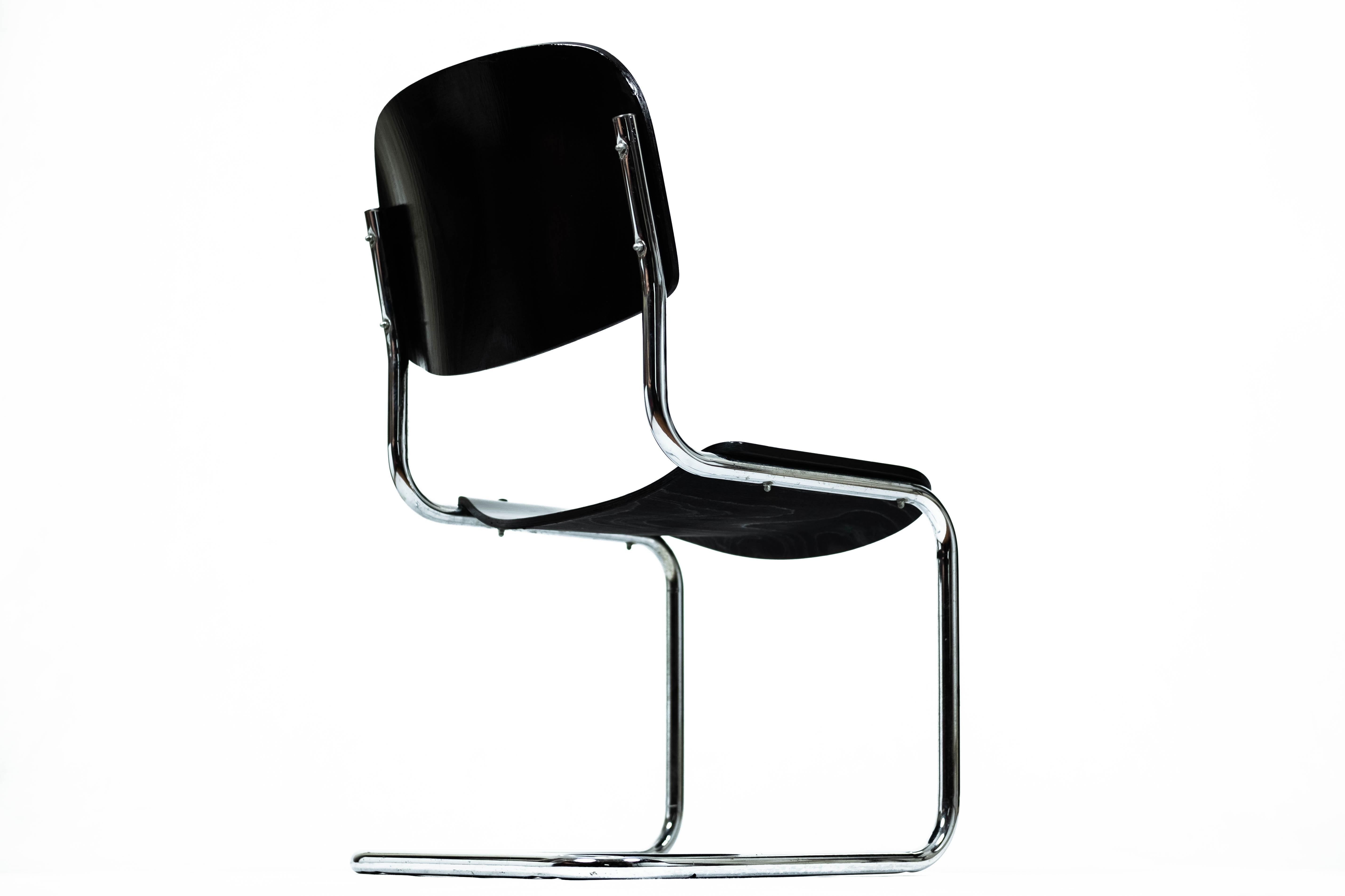 Black Steelpipe Chair in Bauhaus-Style (Vienna, 1970) For Sale 3