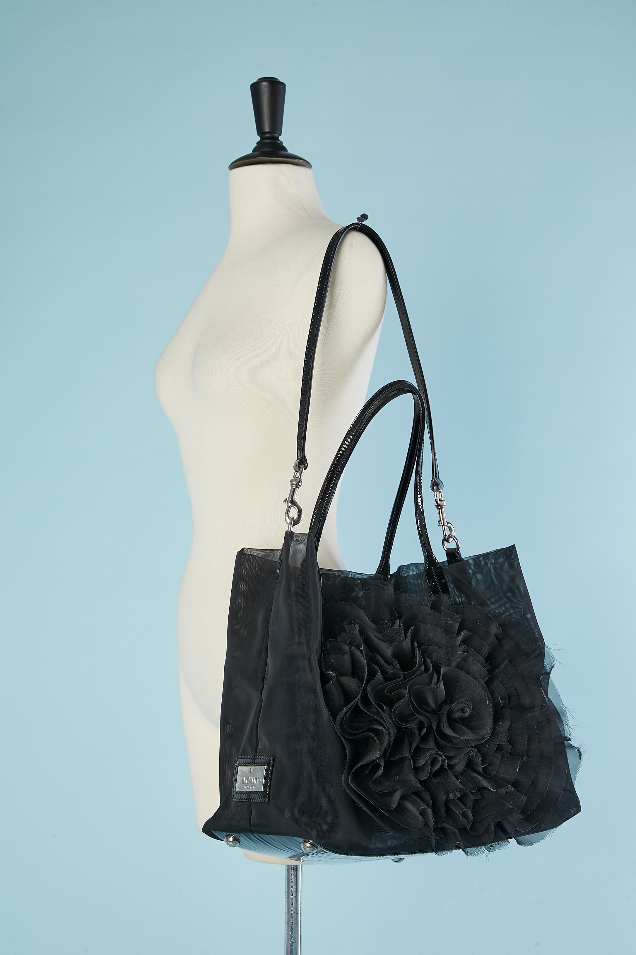 Borsa nera in tulle di nylon rigido con fiore oversize su Valentino Garavani in vendita 3