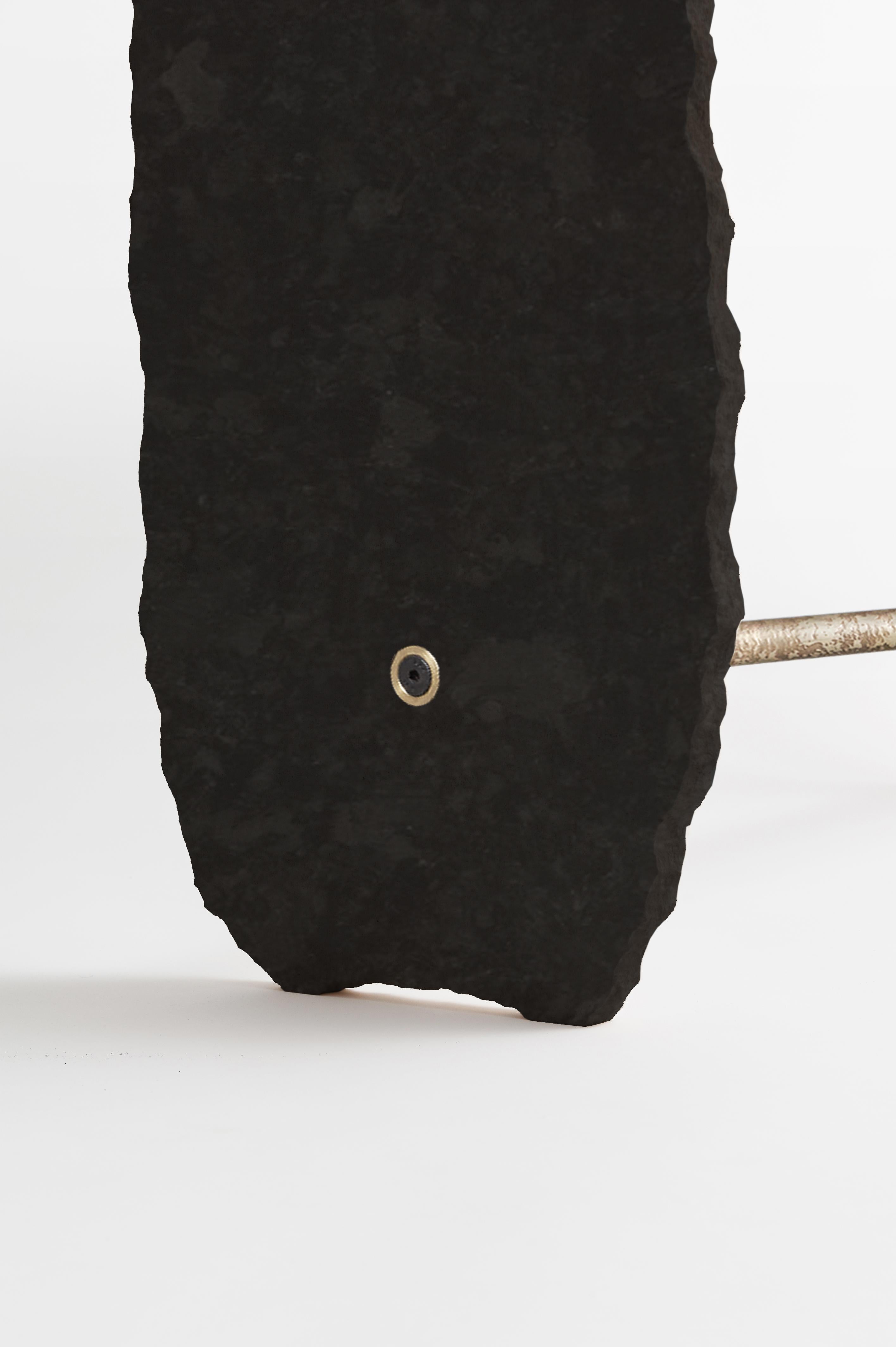 Stoique-Konsole aus schwarzem Stein und Messing, signiert von Frédéric Saulou im Zustand „Neu“ im Angebot in Geneve, CH