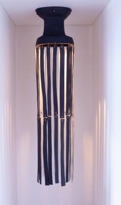 Schwarzer Steingut-Kronleuchter III von Christine Roland