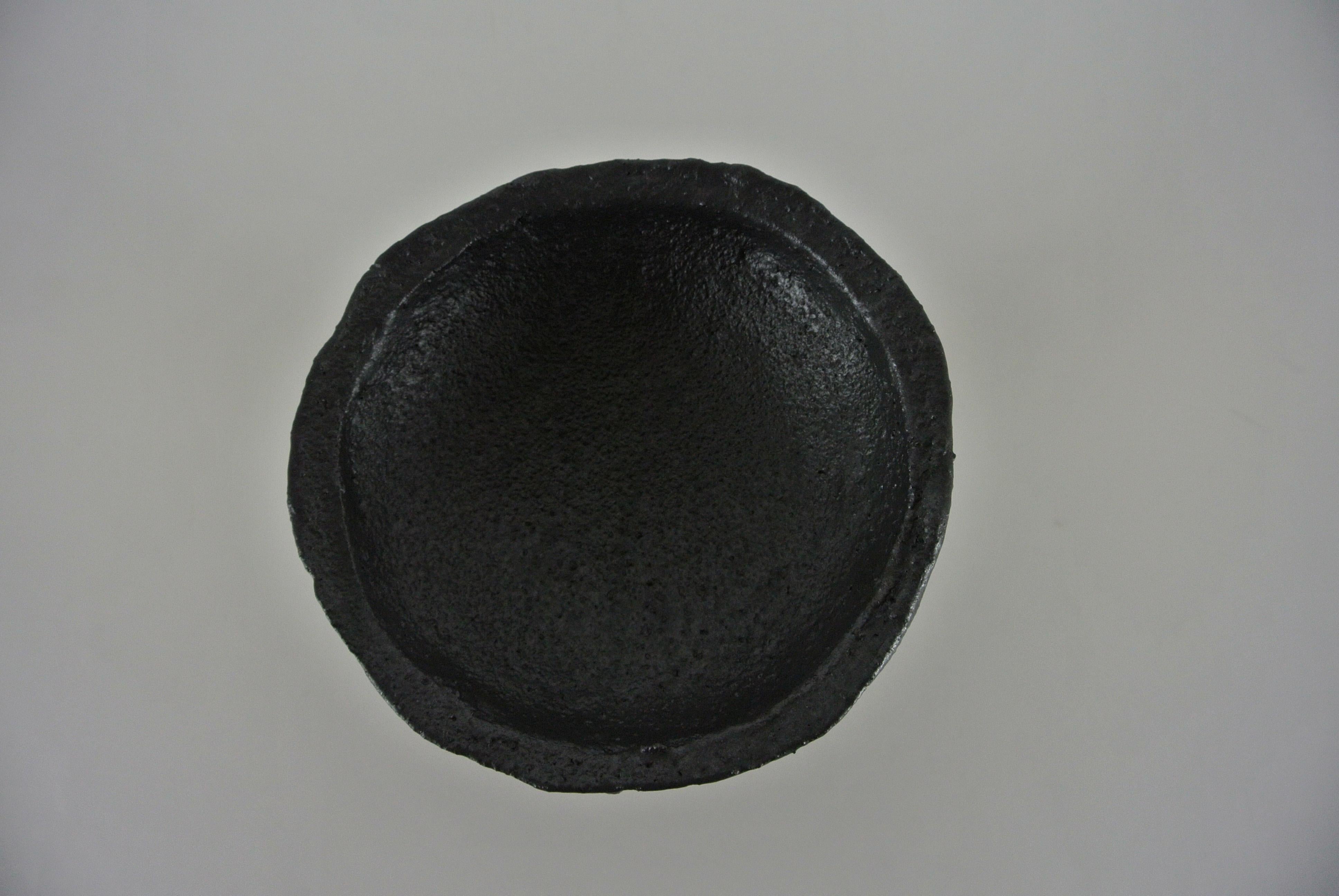 Black Stoneware Goblet with Black Metallic Glaze (Organische Moderne) im Angebot