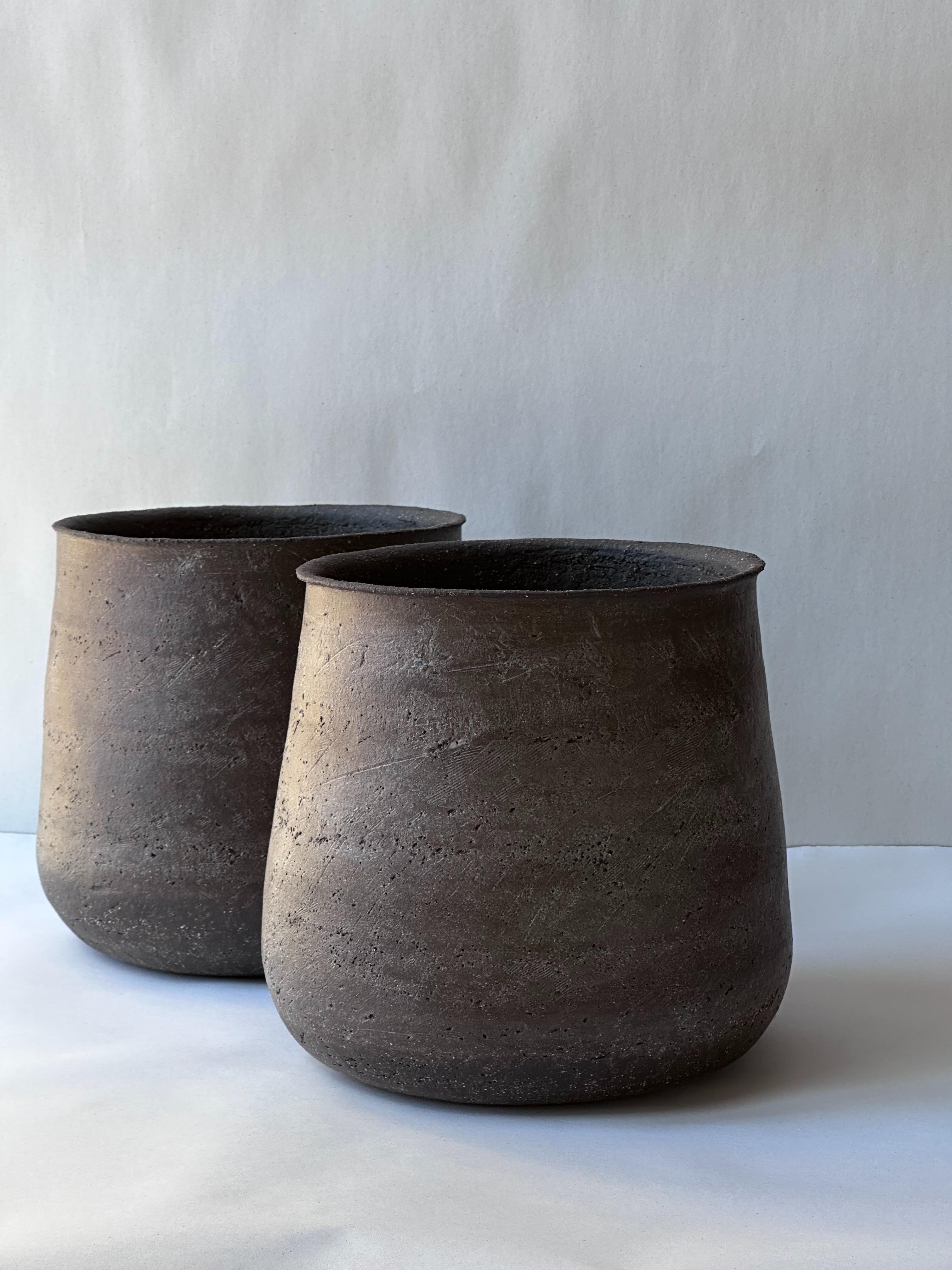 Black Stoneware Kalathos Vase by Elena Vasilantonaki In New Condition For Sale In Geneve, CH