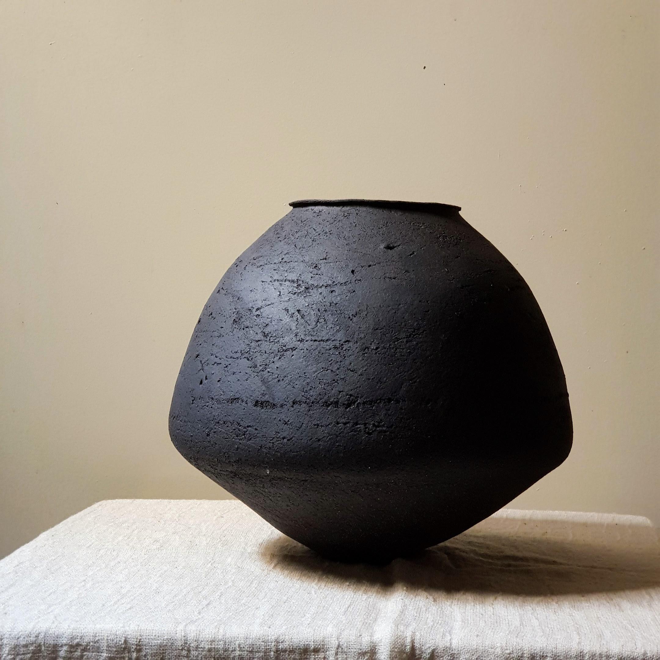 Black Stoneware Psykter Vase by Elena Vasilantonaki In New Condition For Sale In Geneve, CH