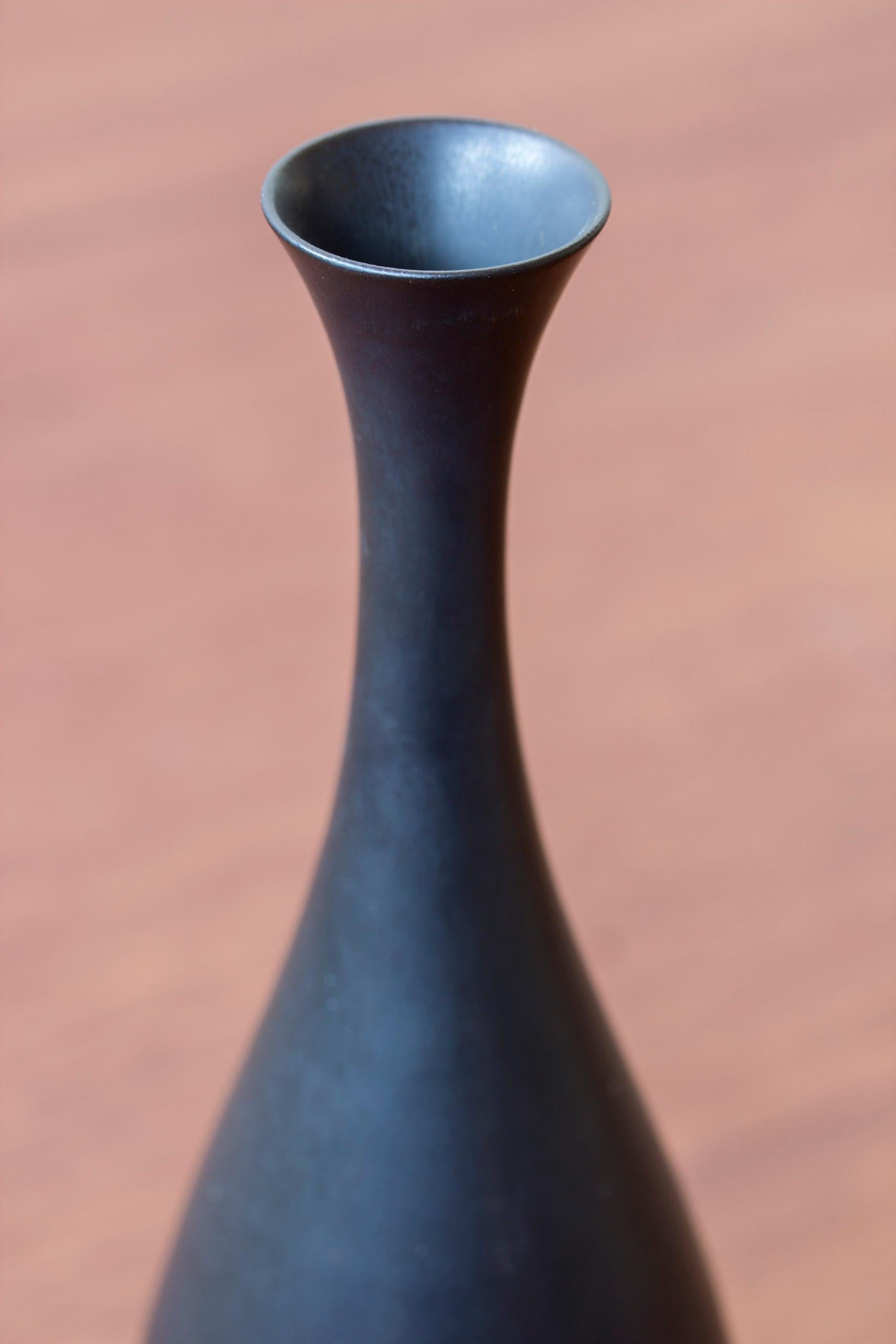 Vase en grès noir par Carl-Harry Stålhane, Rörstrand, Suède, années 1950 Bon état - En vente à Hägersten, SE