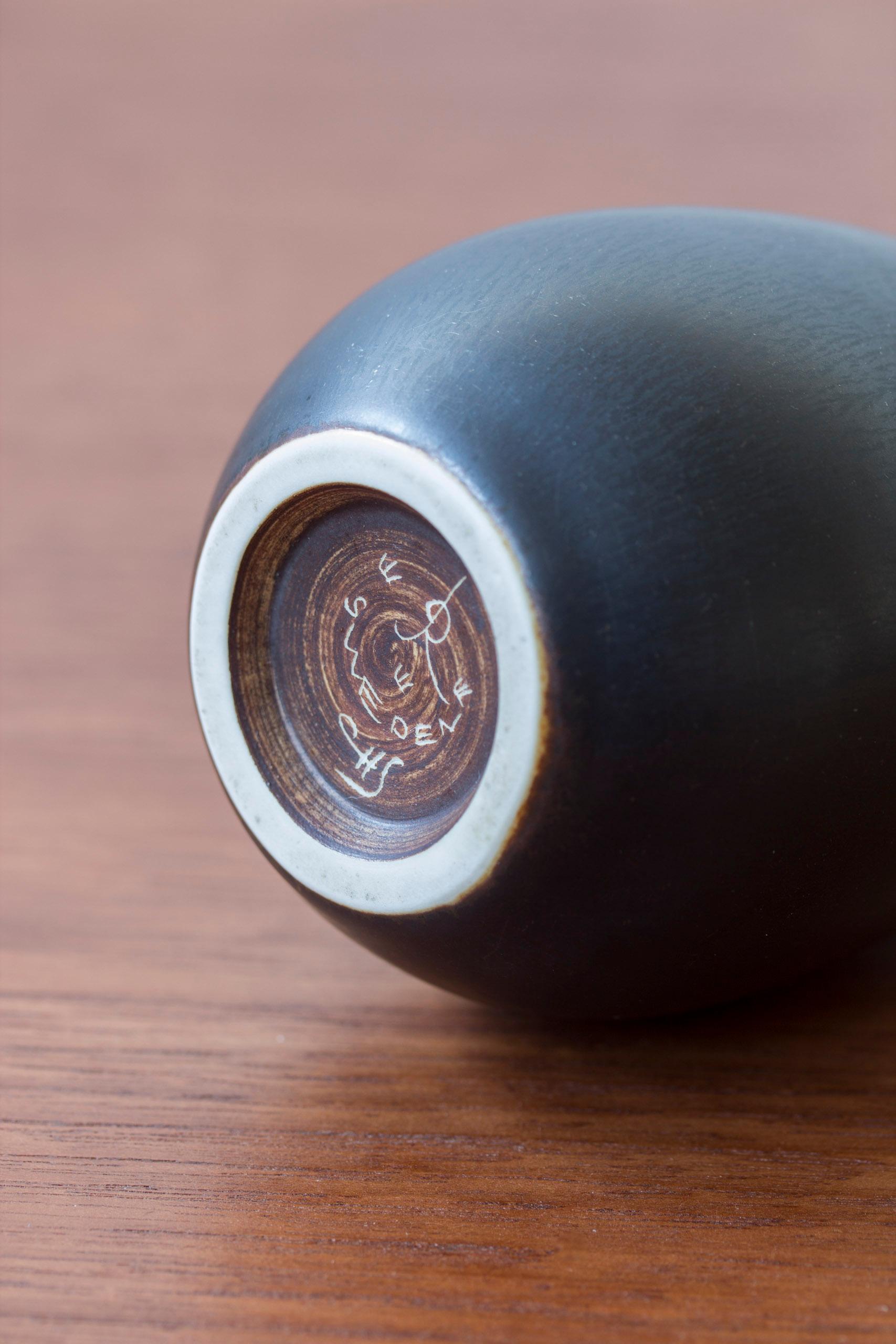 Vase en grès noir par Carl-Harry Stålhane, Rörstrand, Suède, années 1950 en vente 1