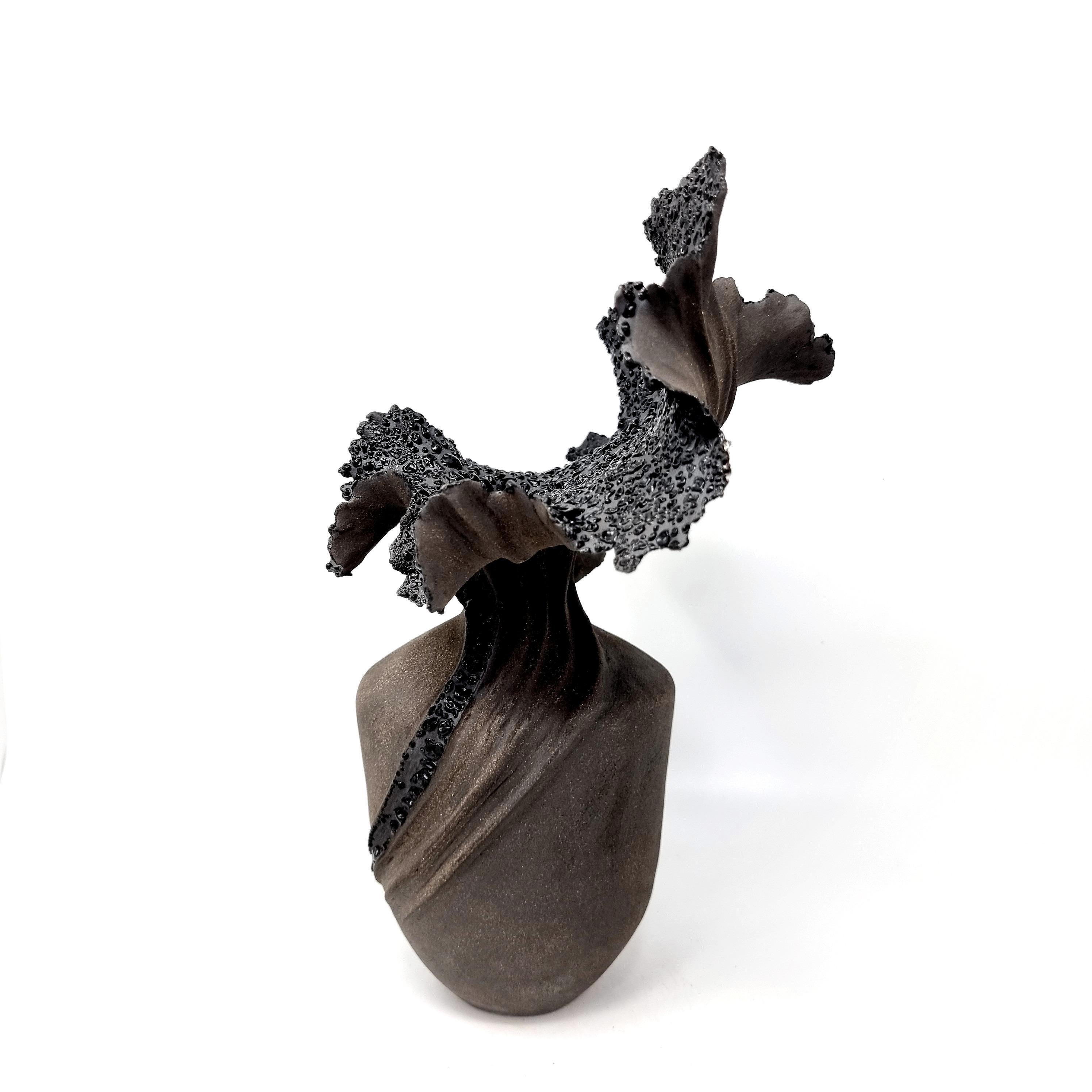Modern Black Stonewear Bouque Sculpture // 184