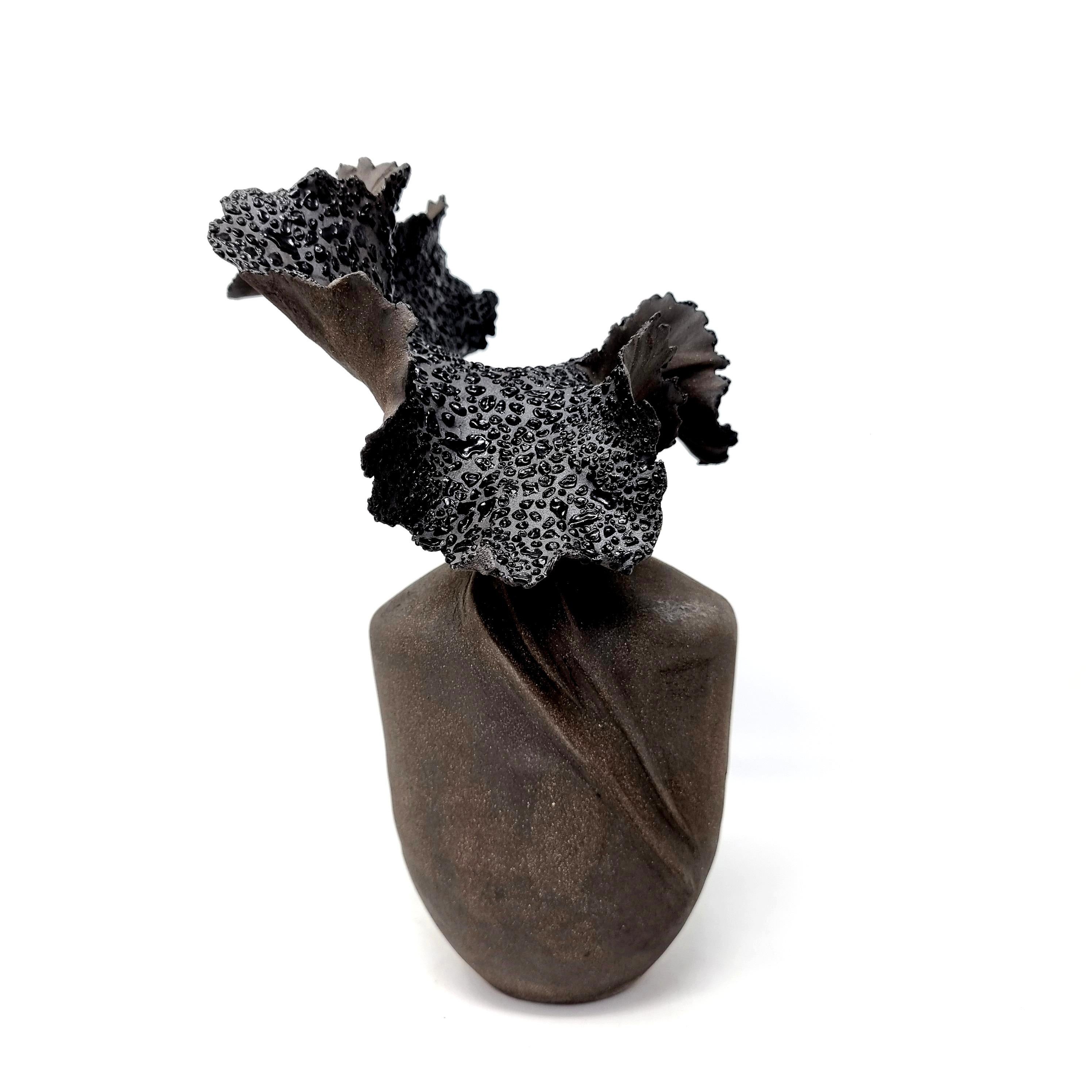 Hand-Crafted Black Stonewear Bouque Sculpture // 184