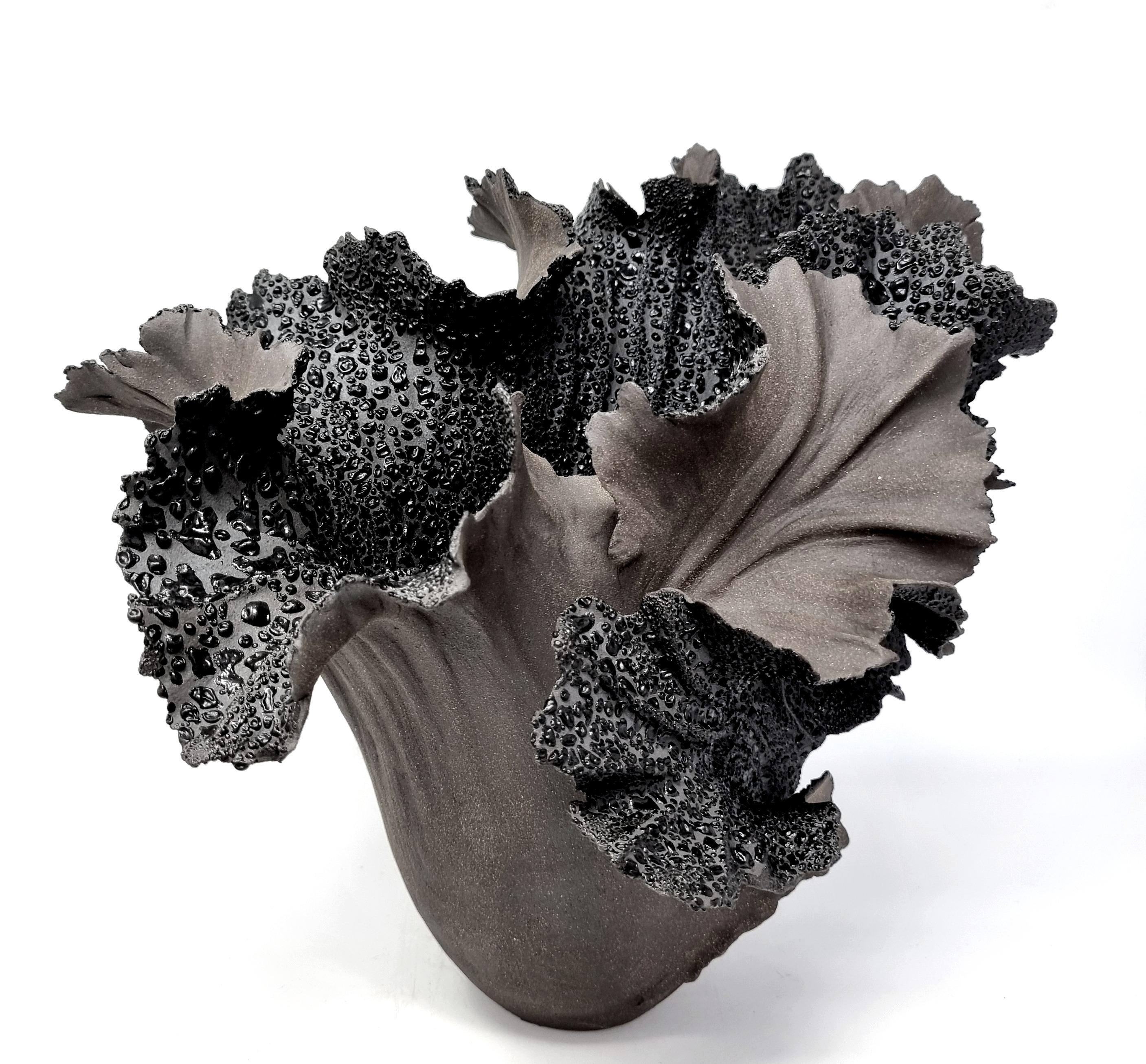 Modern Black Stonewear Wave Sculpture // 185