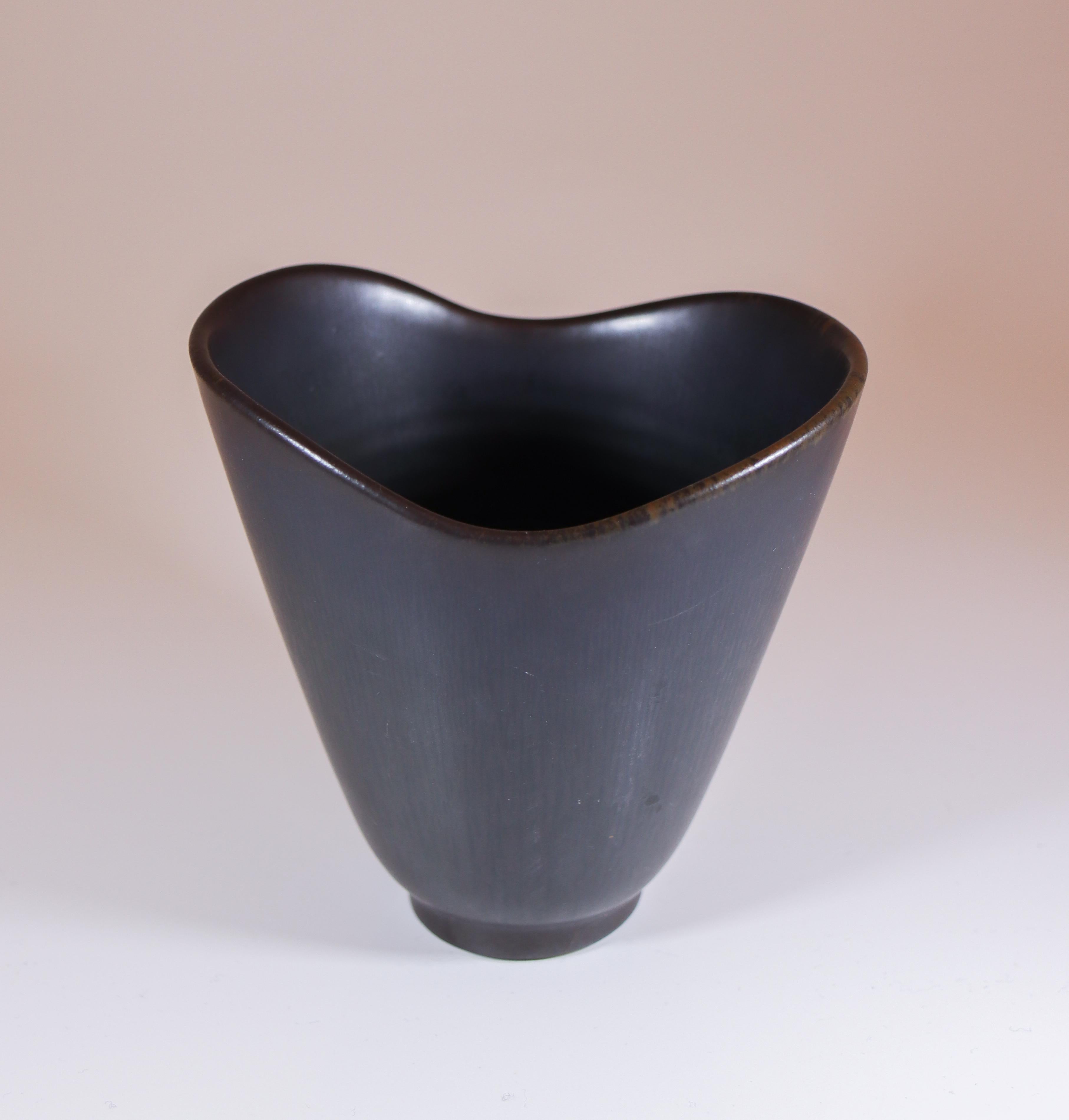 Vaso in stonware nero - Carl-Harry Stålhane - Rörstrand Midcentury Modern In condizioni buone in vendita a Stockholm, SE