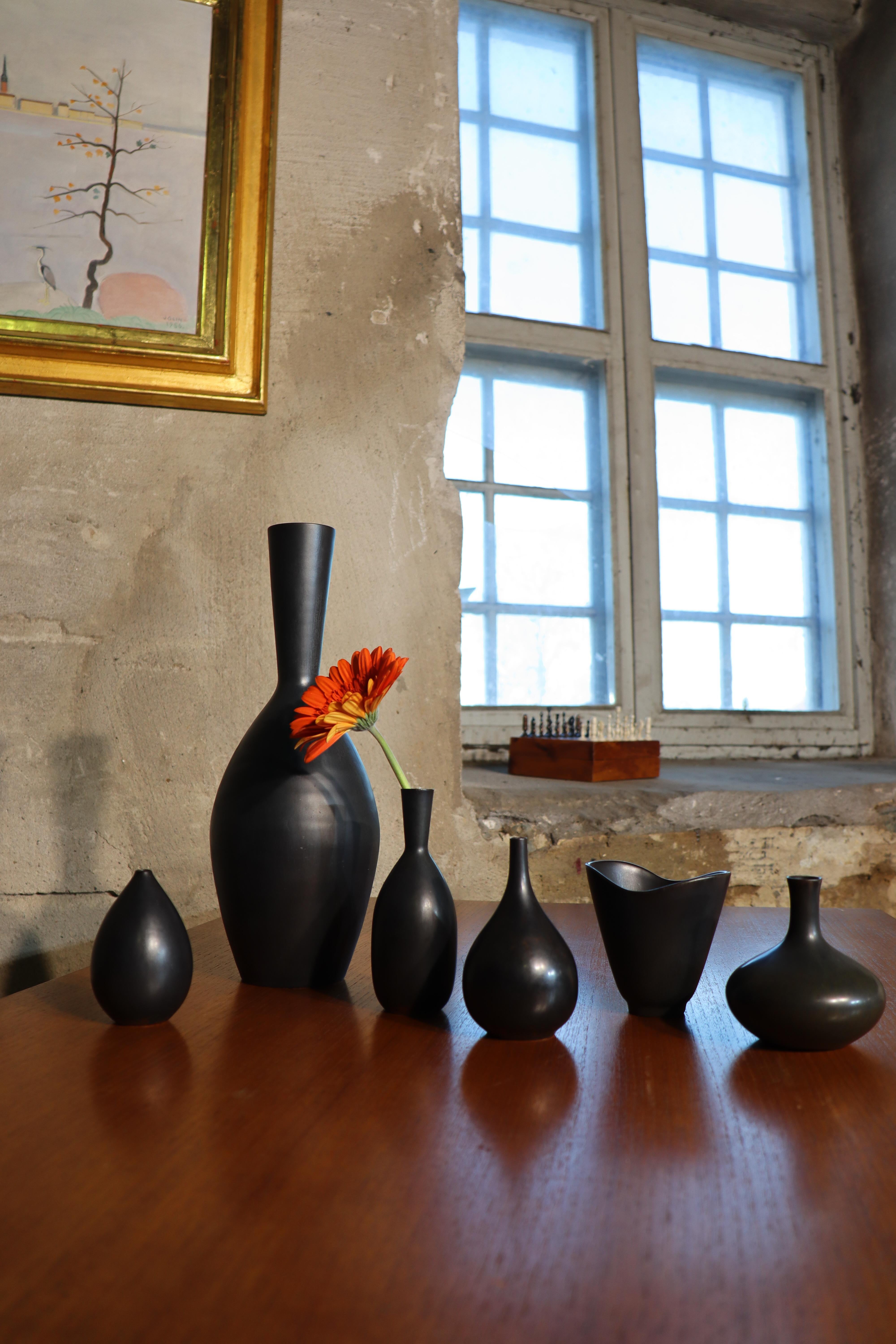 Svedese Vaso in stonware nero - Carl-Harry Stålhane - Rörstrand Midcentury Modern in vendita