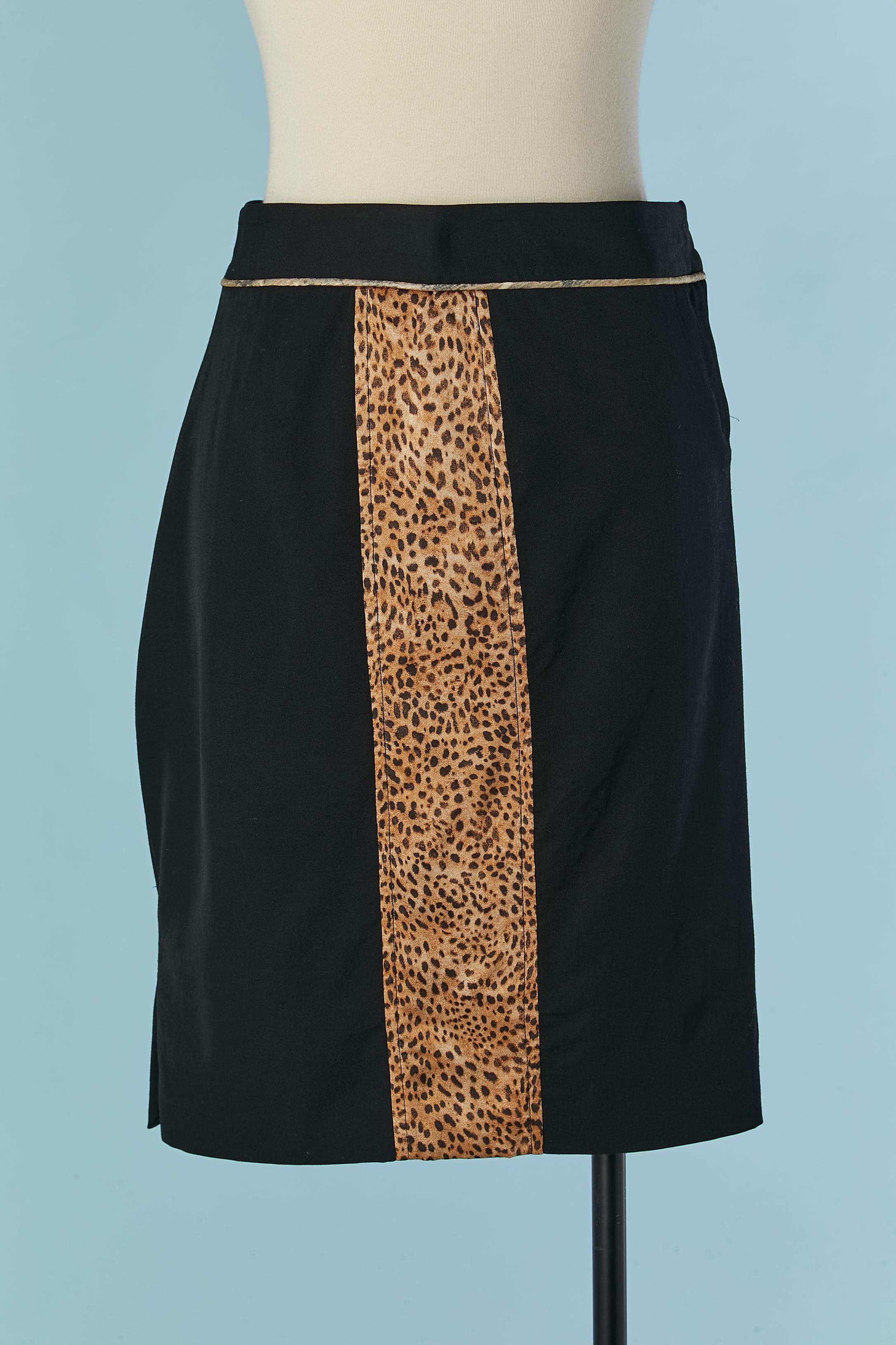 Black straight skirt with leopard print padded side . Main fabric: 67% wool, 33% silk. Padded filling : polyester. Zip and hook& eye closure in the middle front. 
Authenticity hologram 
SIZE 40 (IT) 36 (Fr) 