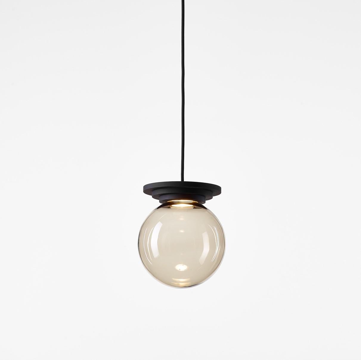 Moderno Lampada a sospensione a sfera Stratos nera di Dechem Studio in vendita
