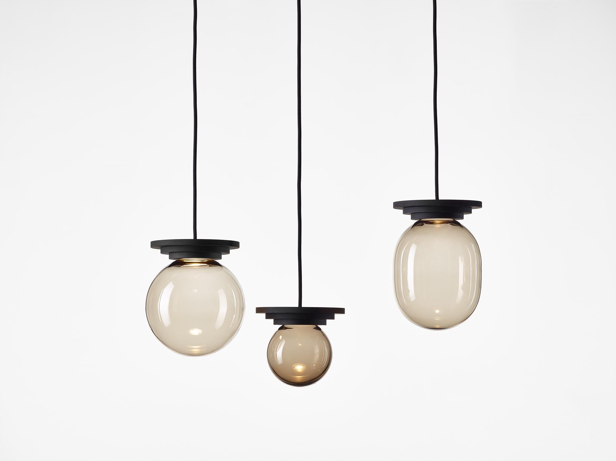 Altro Lampada a sospensione a sfera Stratos nera di Dechem Studio in vendita