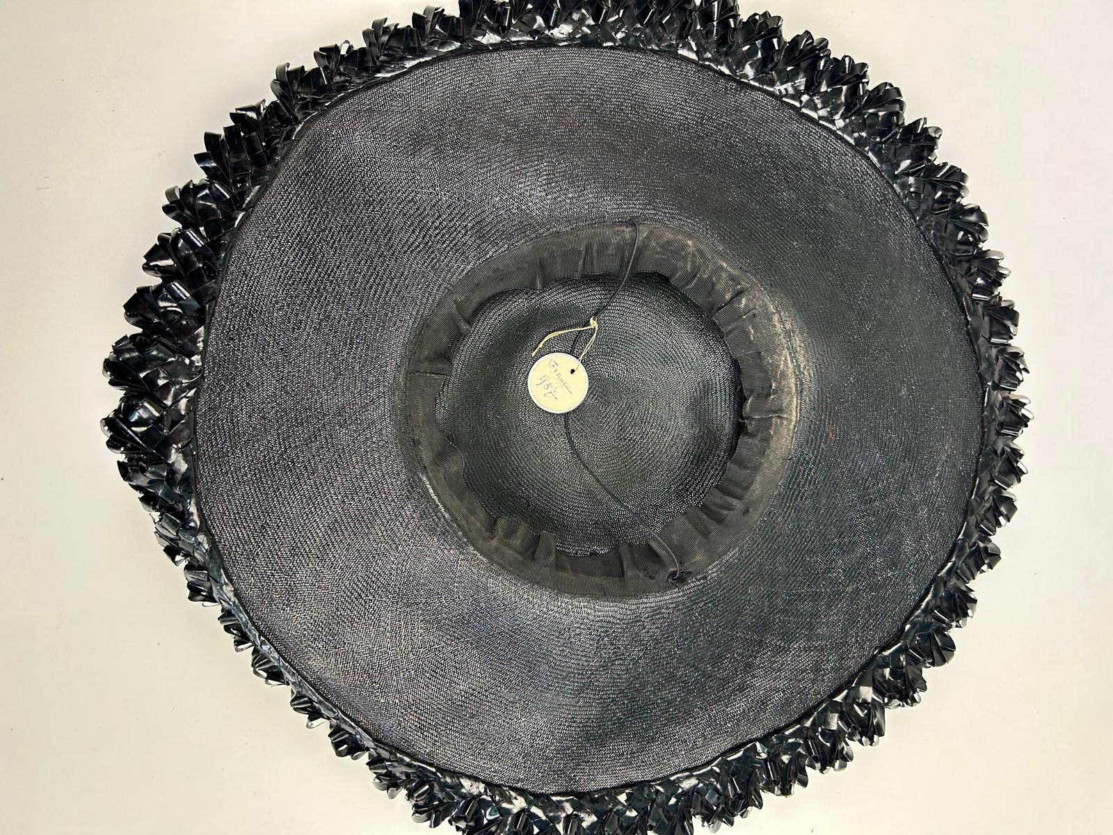 Cappello di paglia nero, lucido e ricamato - Francia CIRCA 1950 in vendita 6
