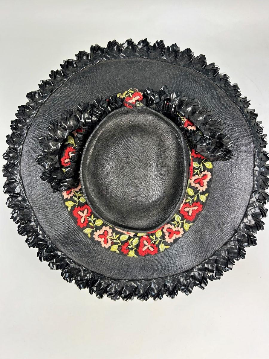 Nero Cappello di paglia nero, lucido e ricamato - Francia CIRCA 1950 in vendita