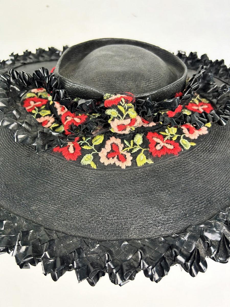 Cappello di paglia nero, lucido e ricamato - Francia CIRCA 1950 in vendita 2