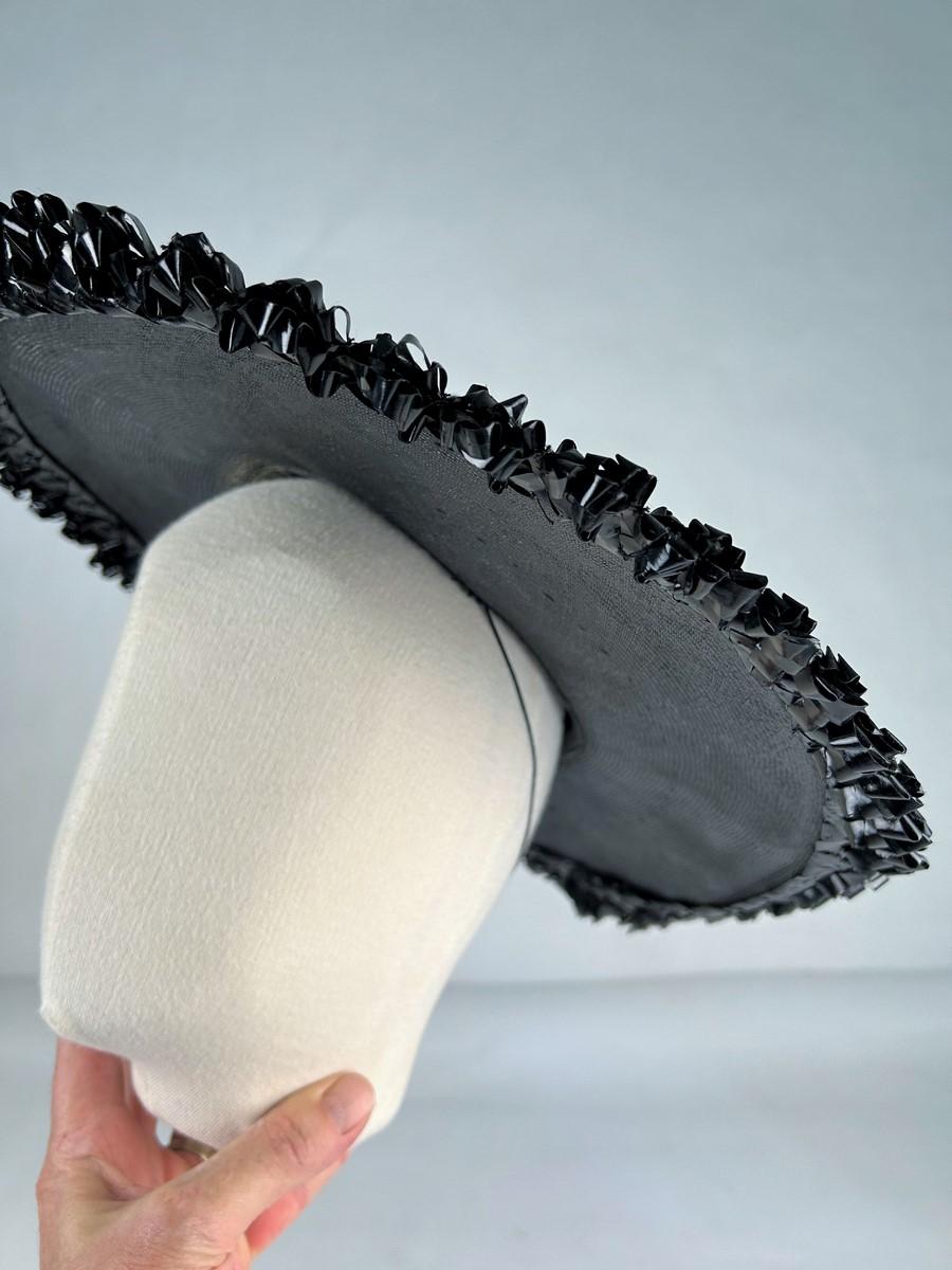 Cappello di paglia nero, lucido e ricamato - Francia CIRCA 1950 in vendita 4