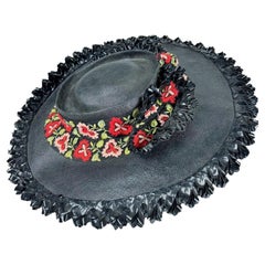 Cappello di paglia nero, lucido e ricamato - Francia CIRCA 1950