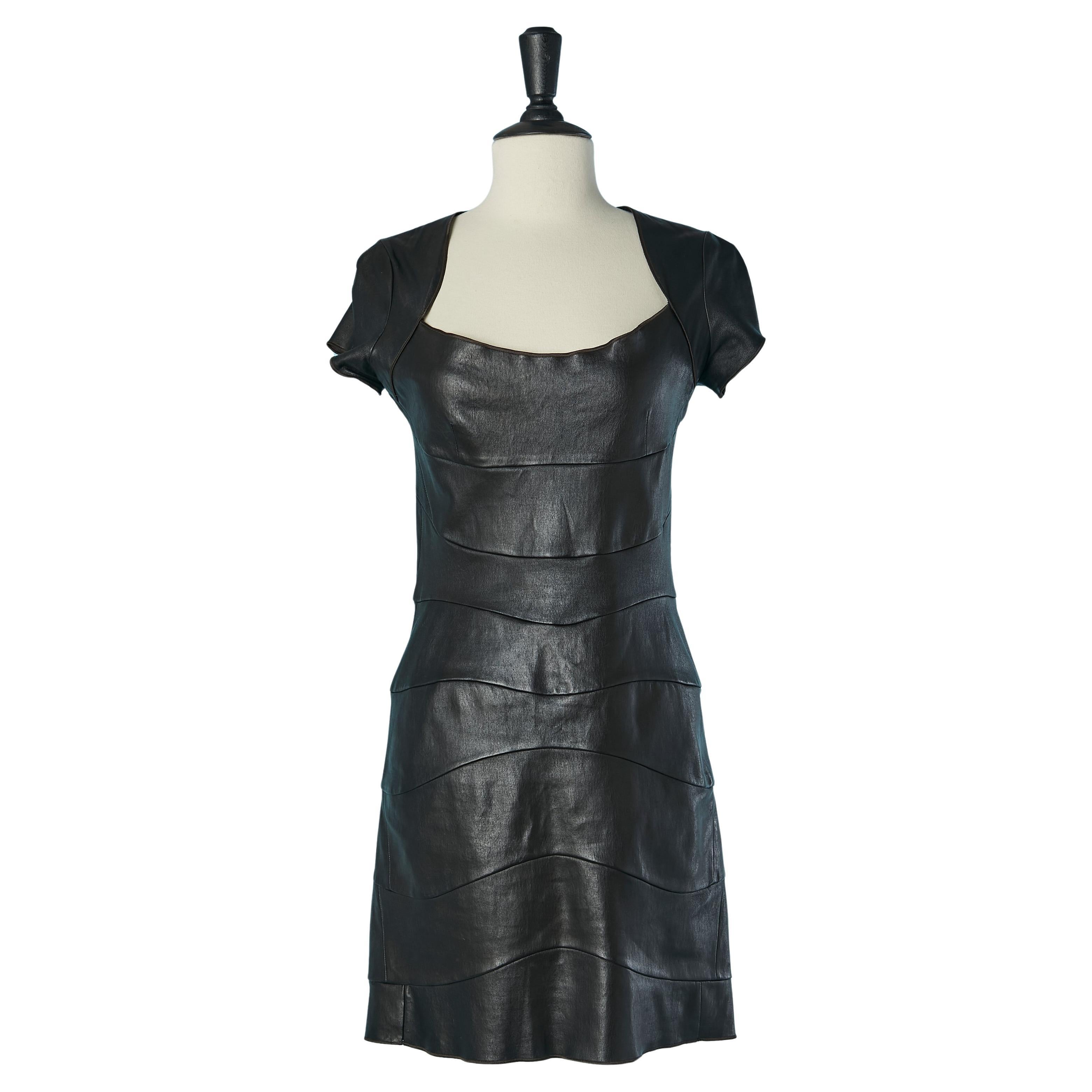 Vestido negro de piel elástica con corte y manga corta JITROIS en venta