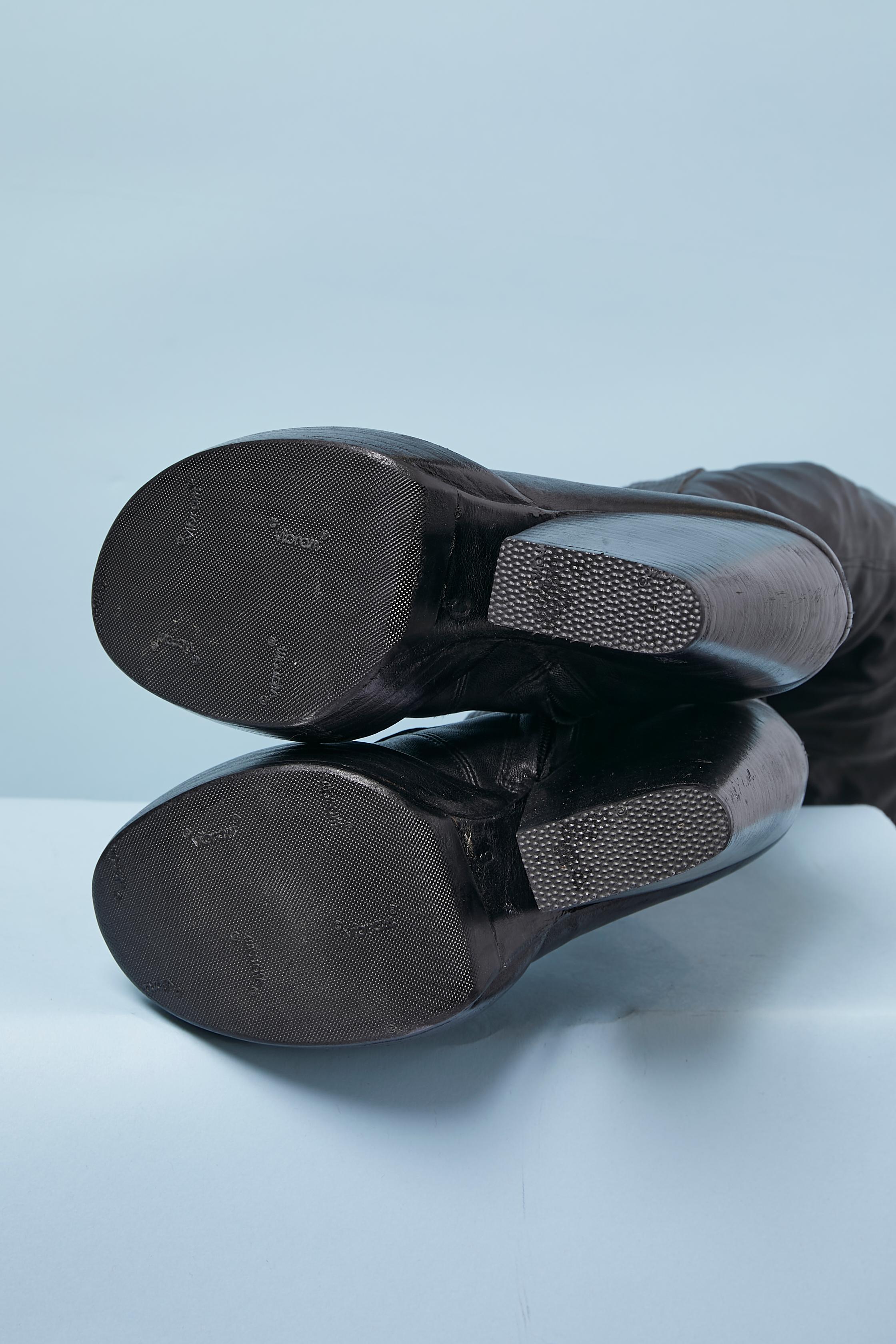 Black stretch leather high boots open toe with metal ring For Sale 3