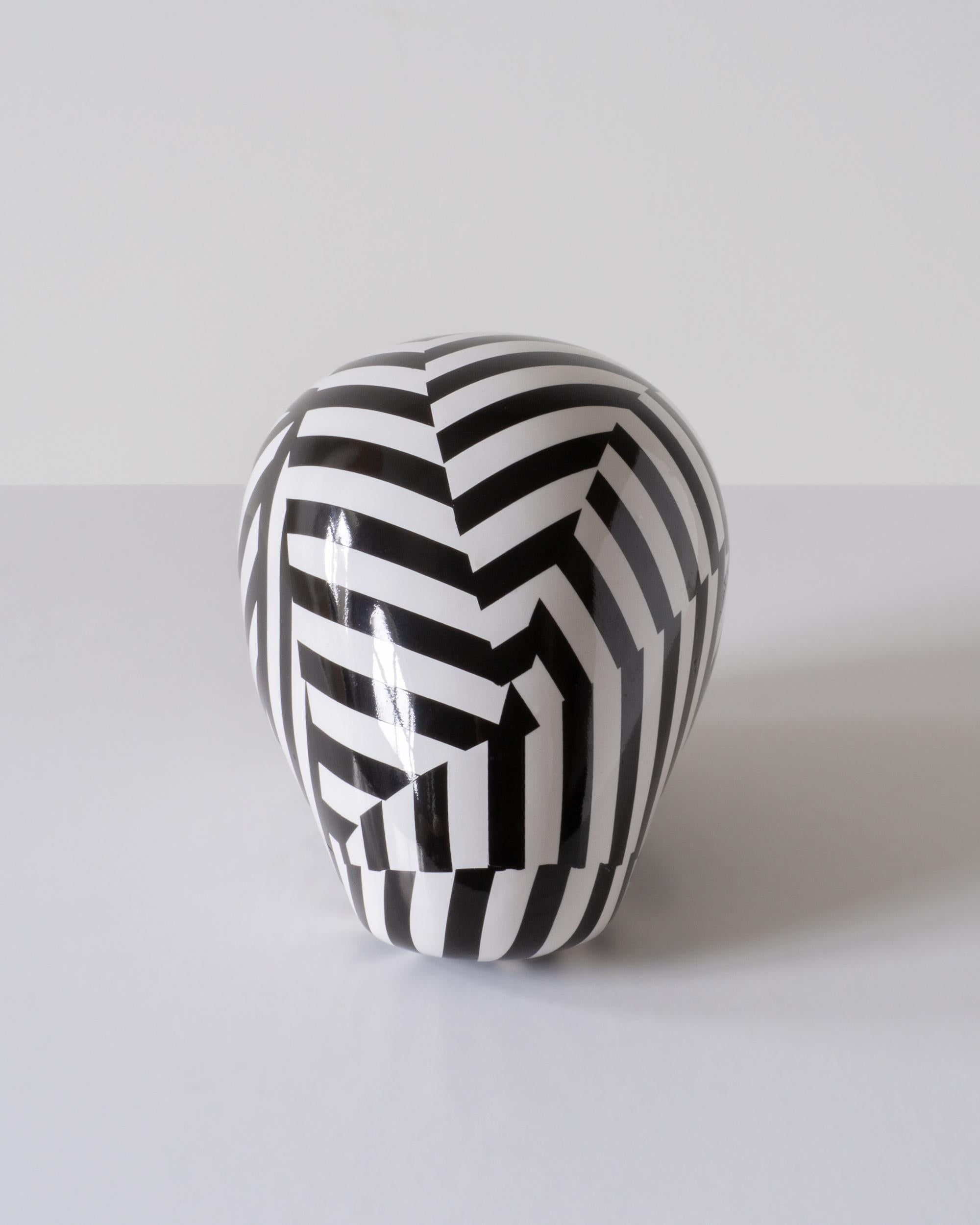 Black Stripe Skull – Porcelain Sculpture by Andréason & Leibel, Contemporary For Sale 4