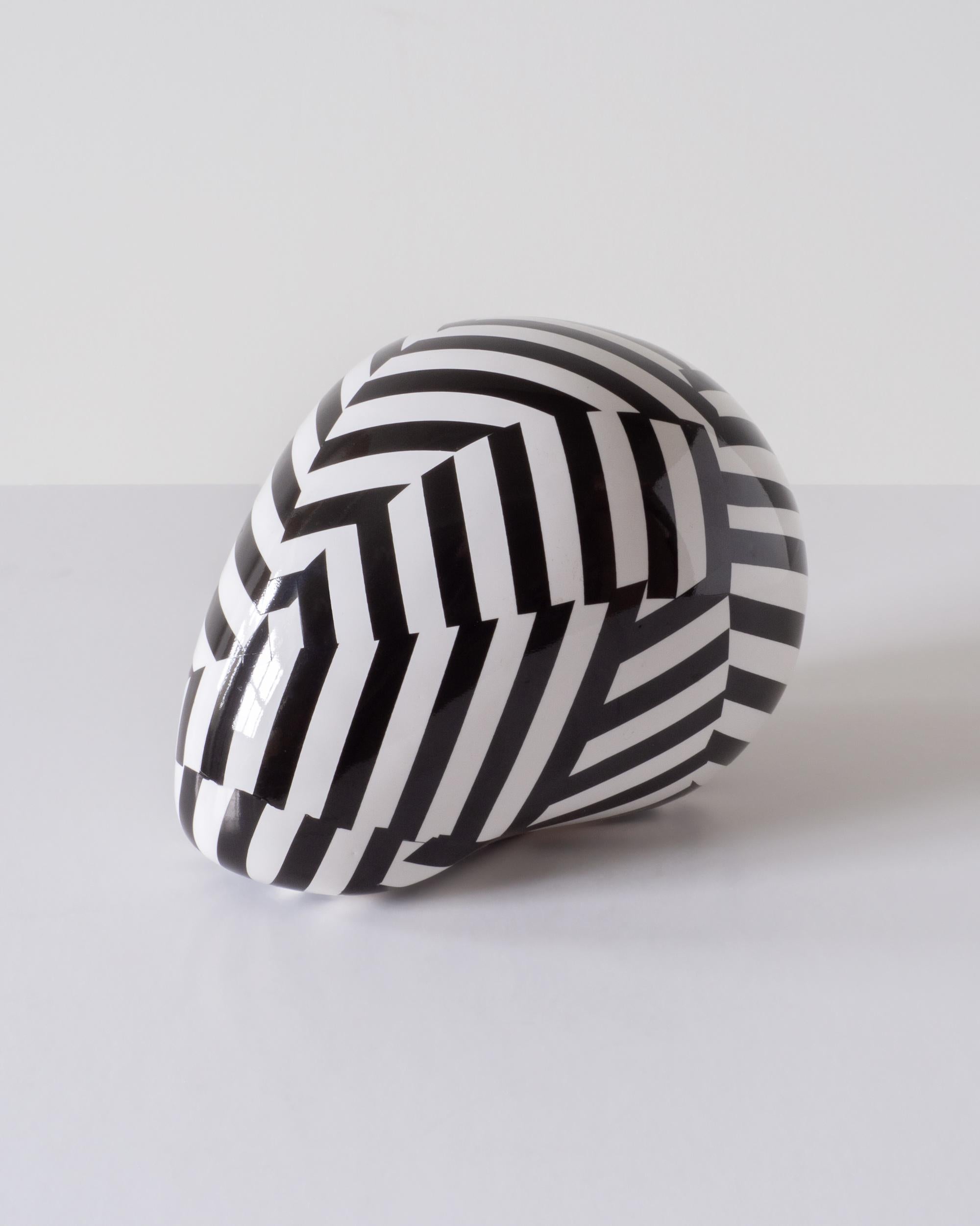 Black Stripe Skull – Porcelain Sculpture by Andréason & Leibel, Contemporary In New Condition For Sale In Arlöv, SE