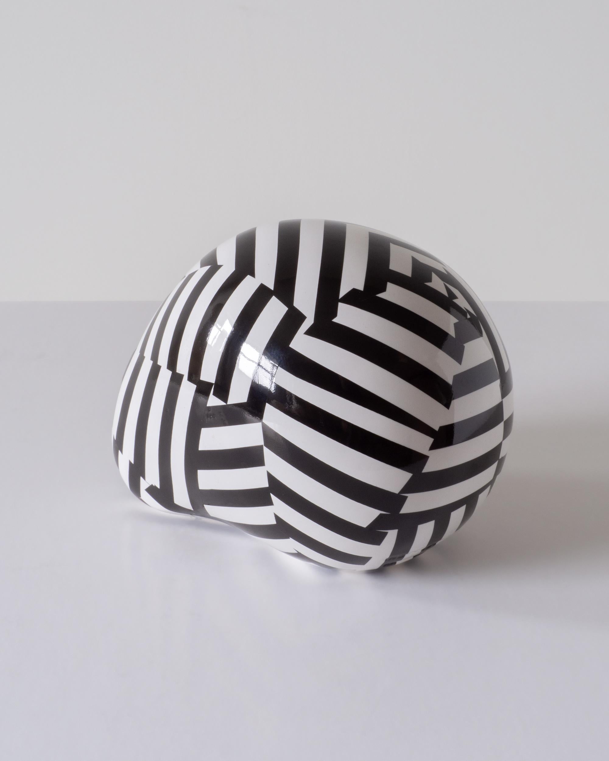 Black Stripe Skull – Porcelain Sculpture by Andréason & Leibel, Contemporary For Sale 1
