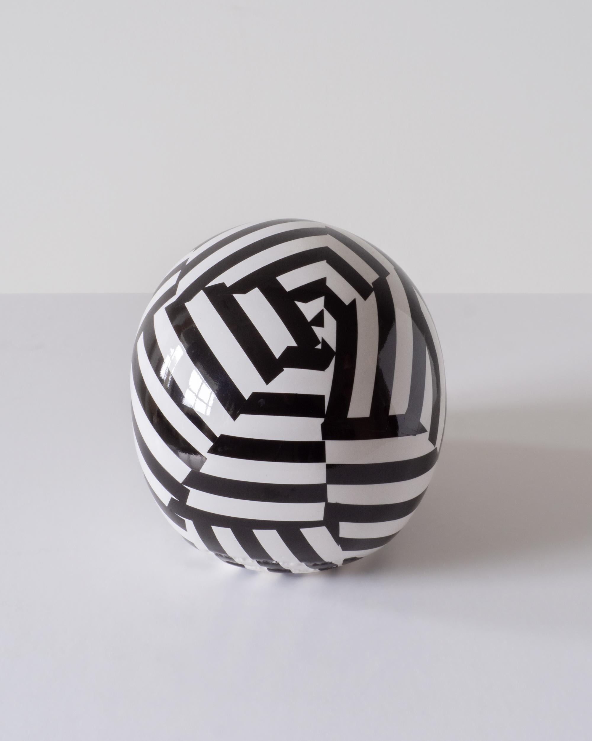 Black Stripe Skull – Porcelain Sculpture by Andréason & Leibel, Contemporary For Sale 2