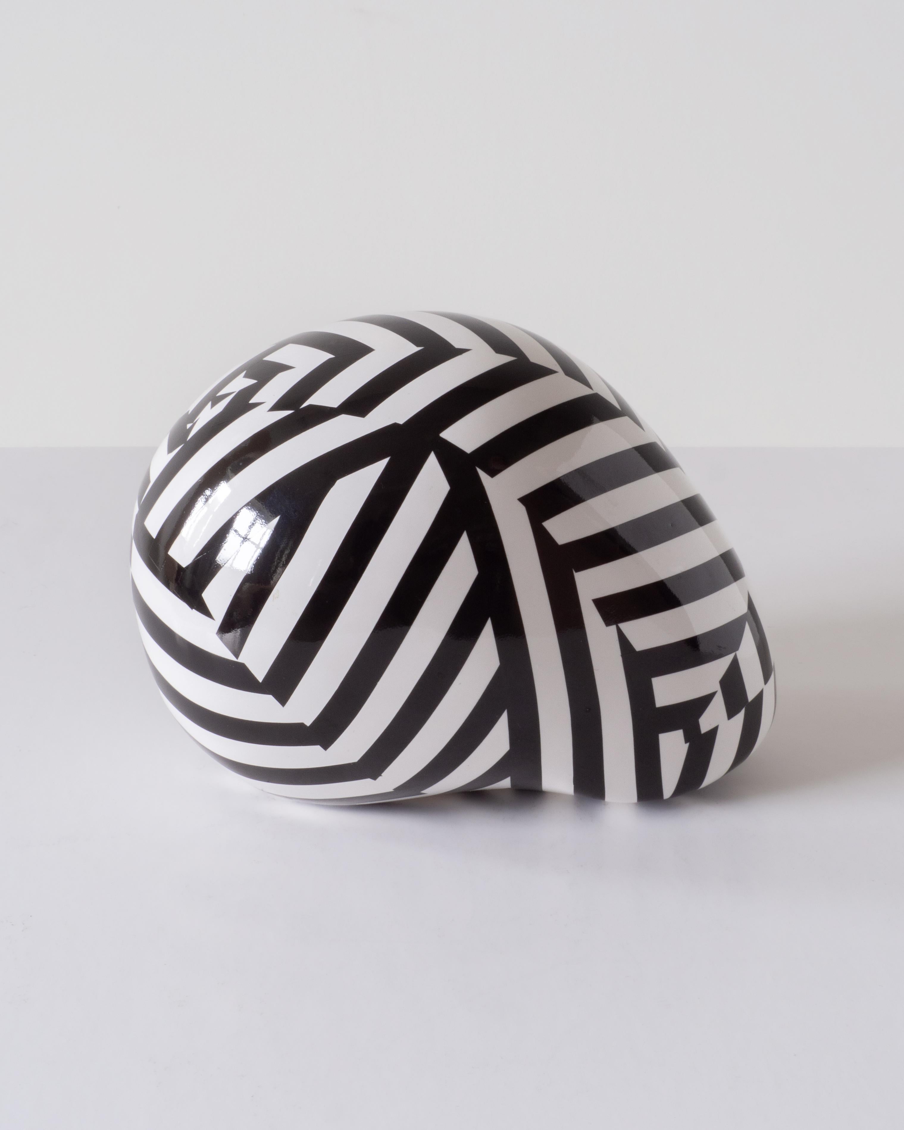 Black Stripe Skull – Porcelain Sculpture by Andréason & Leibel, Contemporary For Sale 3